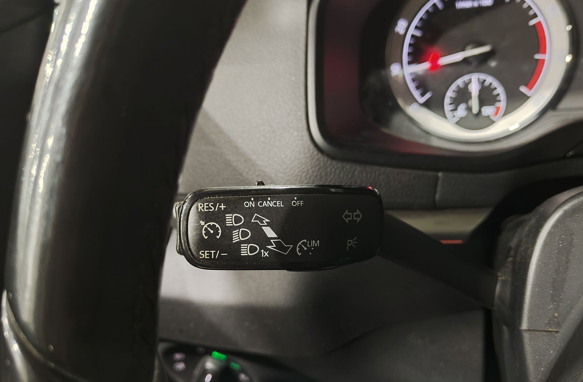 Škoda Karoq 1.0 TSI Ambition DSG - foto 29