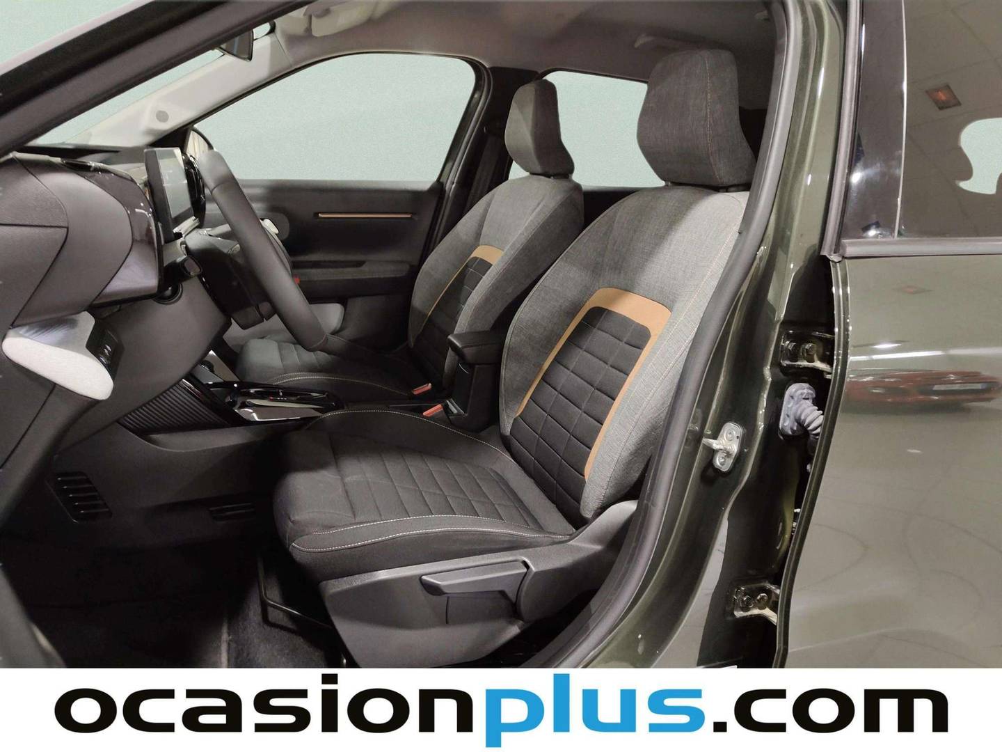 Foto asientos delanteros Citroën C3 Aircross Citroën C3 Aircross Hybrid 145 Plus e-DCS6 (145 CV)