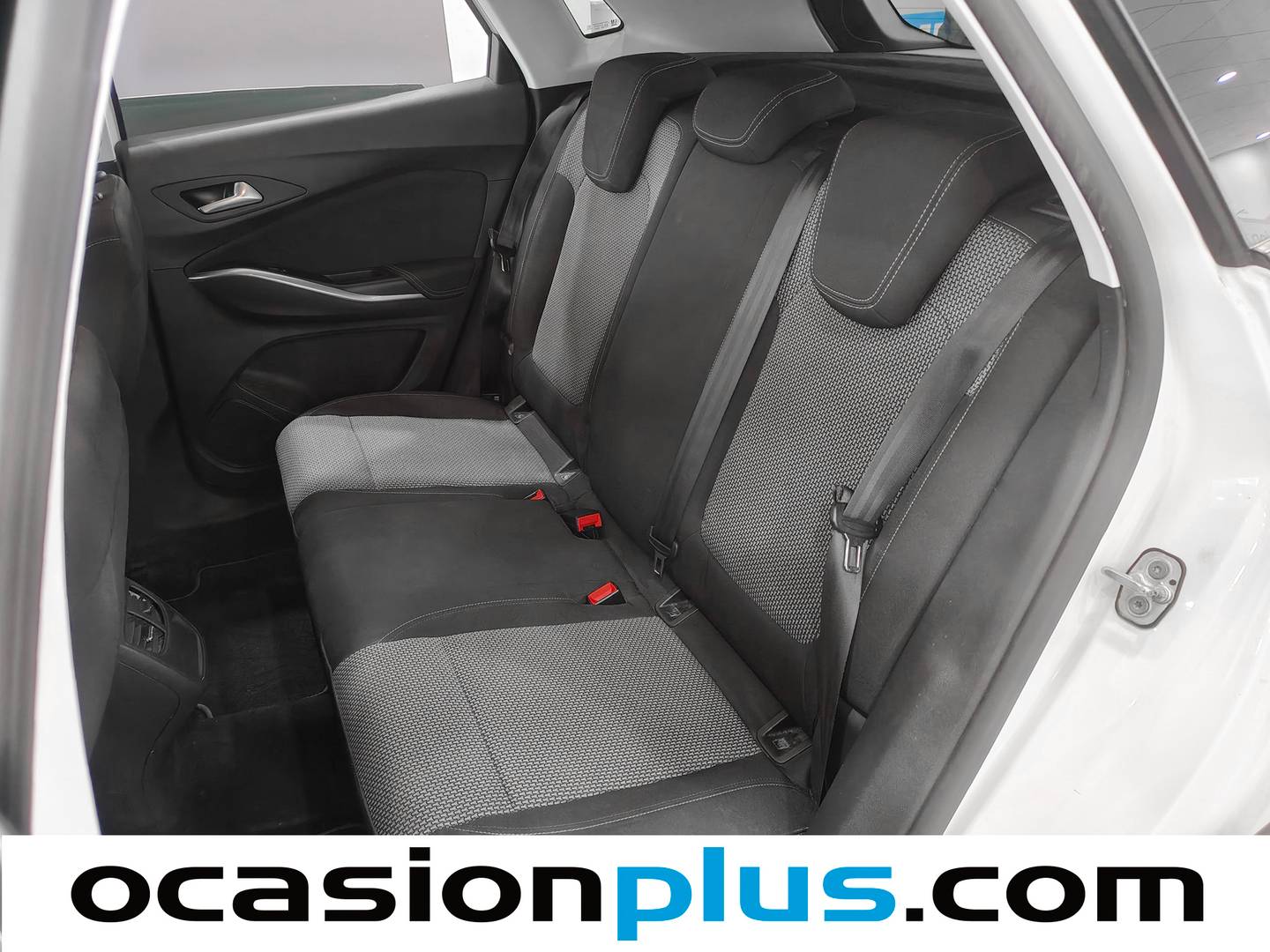 Foto asientos traseros Opel Grandland X Opel Grandland X 1.2 Turbo Selective (130 CV)
