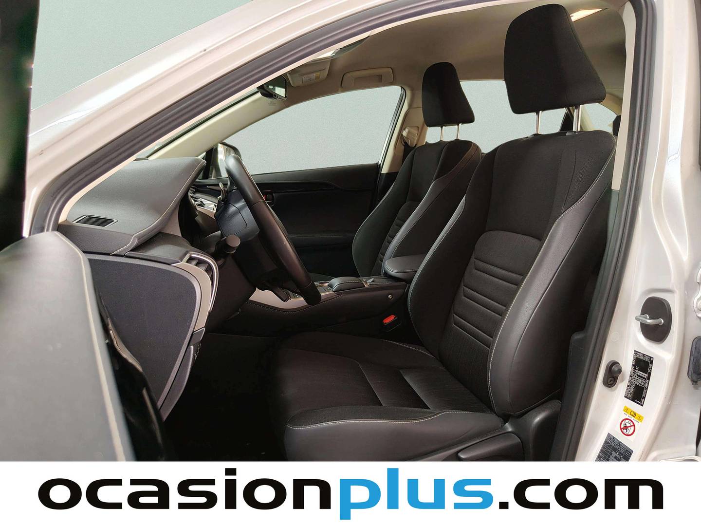 Foto asientos delanteros Lexus NX Lexus NX 300h Business Navigation 2WD (197 CV)