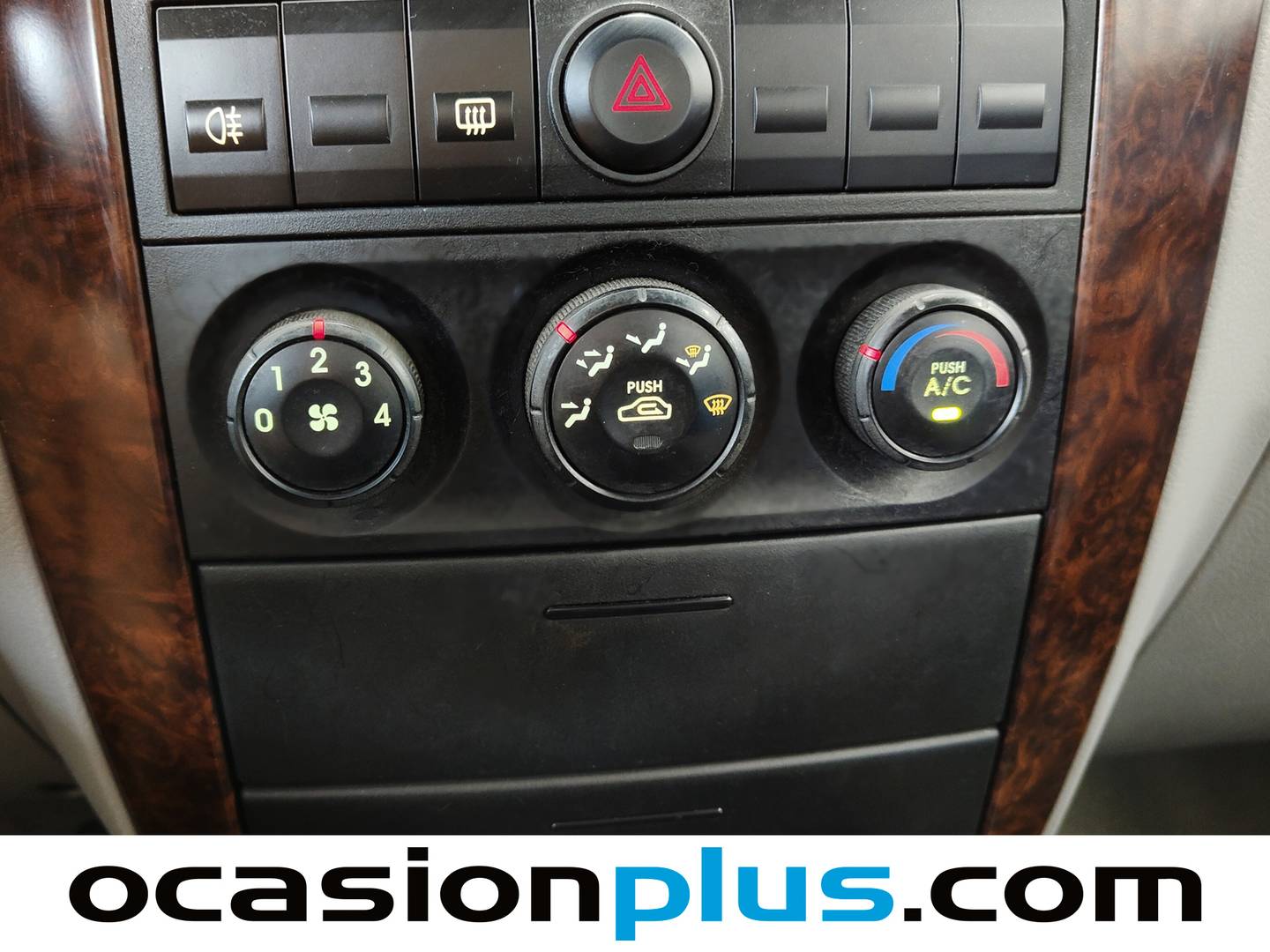 Extras y acabados del KIA Sorento KIA Sorento 2.5 CRDi EX AWD (140 CV)