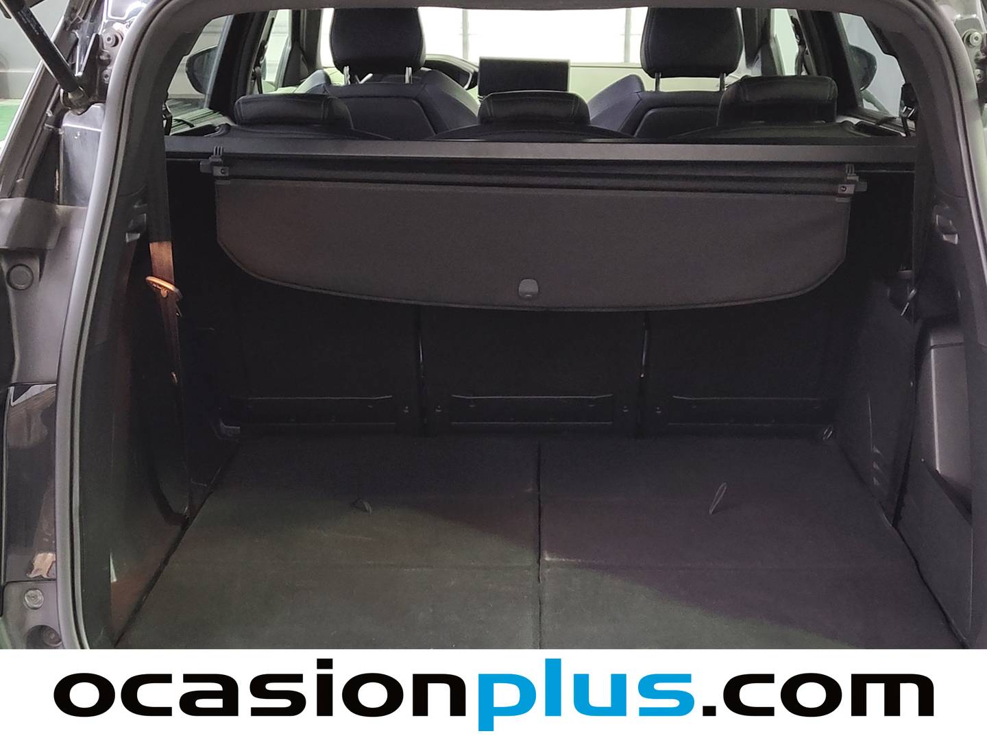 Foto asientos delanteros Peugeot 5008 Peugeot 5008 PureTech 130 S&S Allure Pack EAT8 7 Plazas (130 CV)