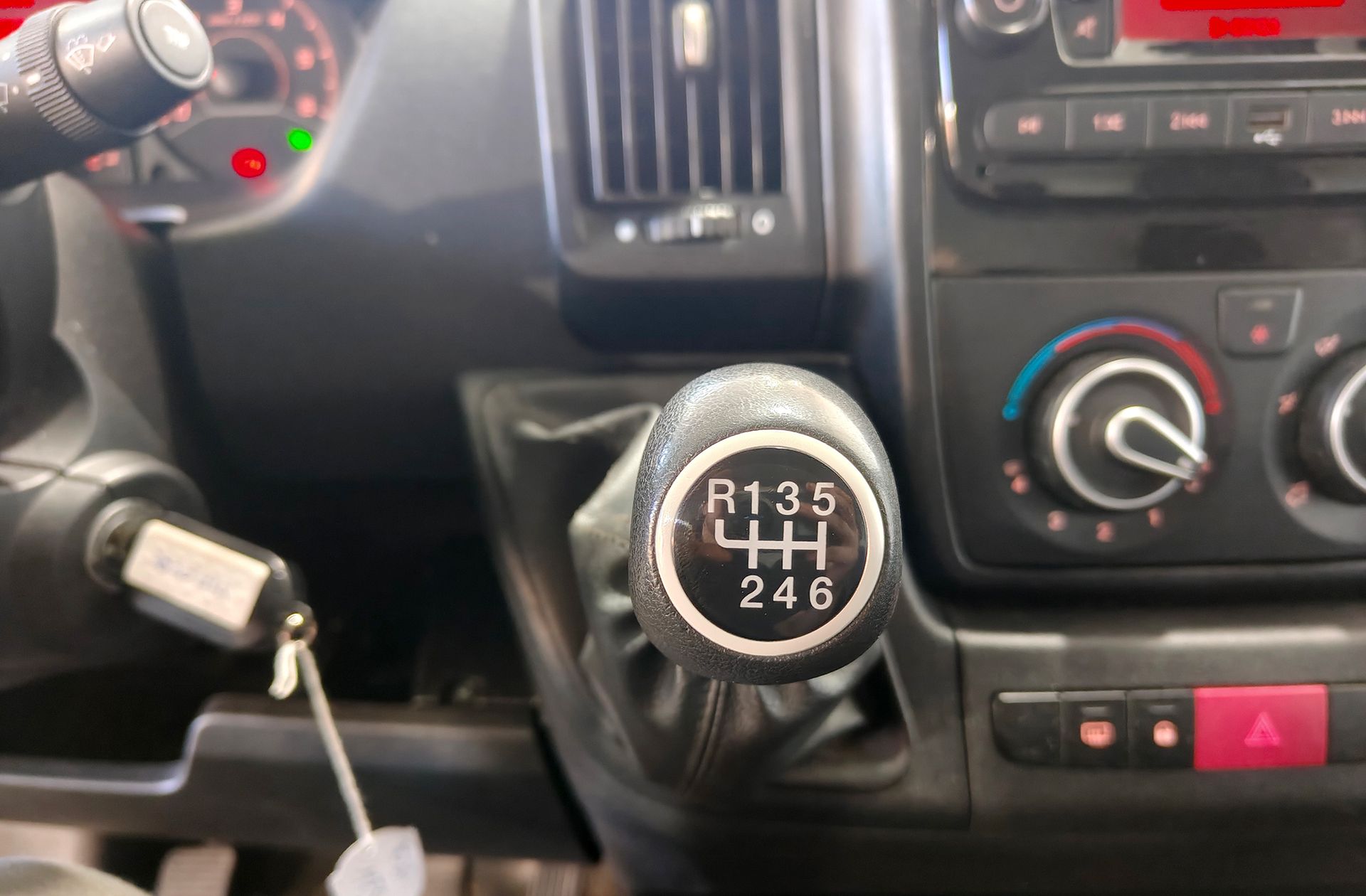 Citroën Jumper Furgon BlueHDi 140 35 L3H3 - foto 5