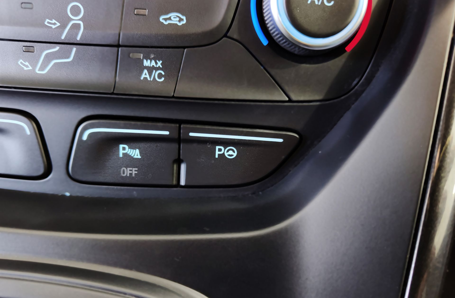 Ford Kuga 2.0 TDCi ST-Line 4x4 Powershift - foto 12
