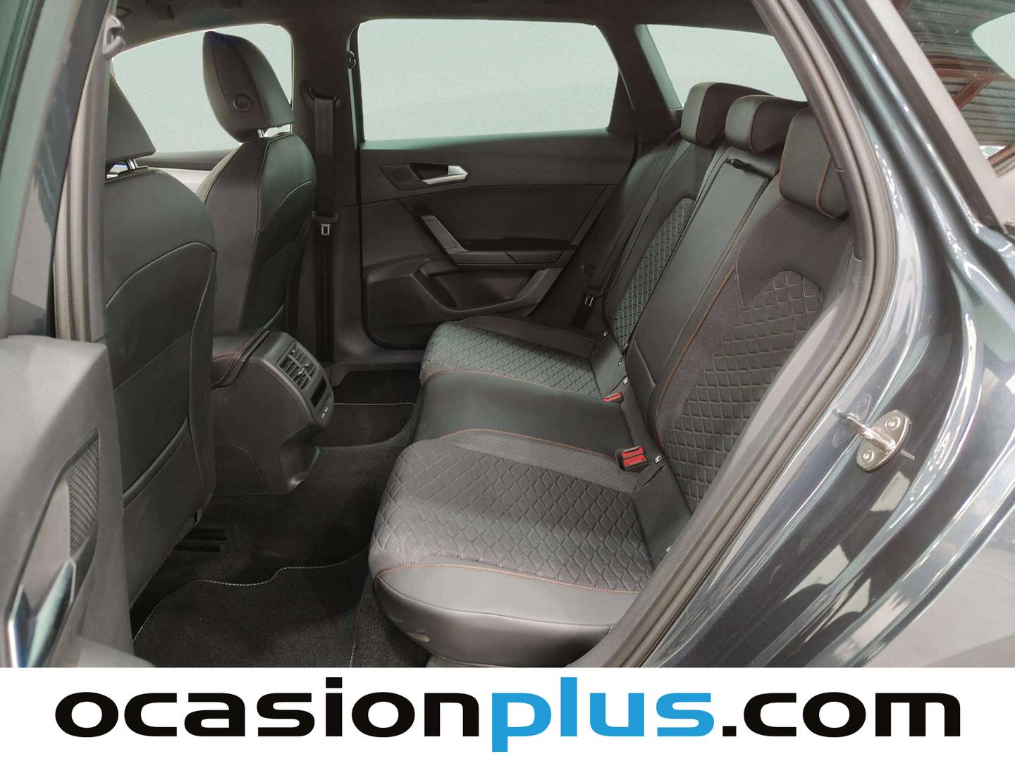 Foto asientos traseros Seat León Seat León ST 1.5 eTSI S&S FR Special Edition DSG (150 CV)