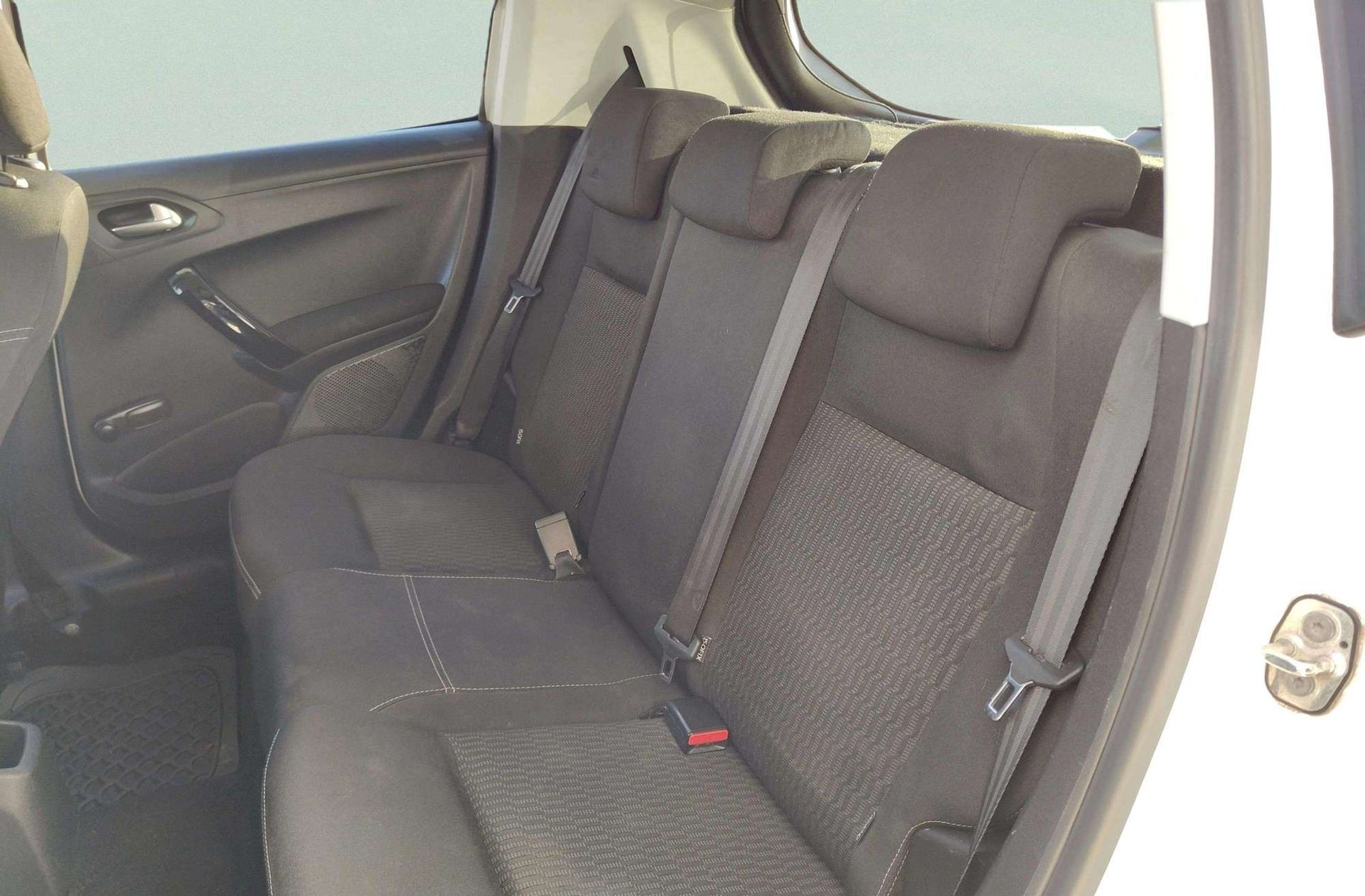 Peugeot 208 1.6 BlueHDi Style - foto 12