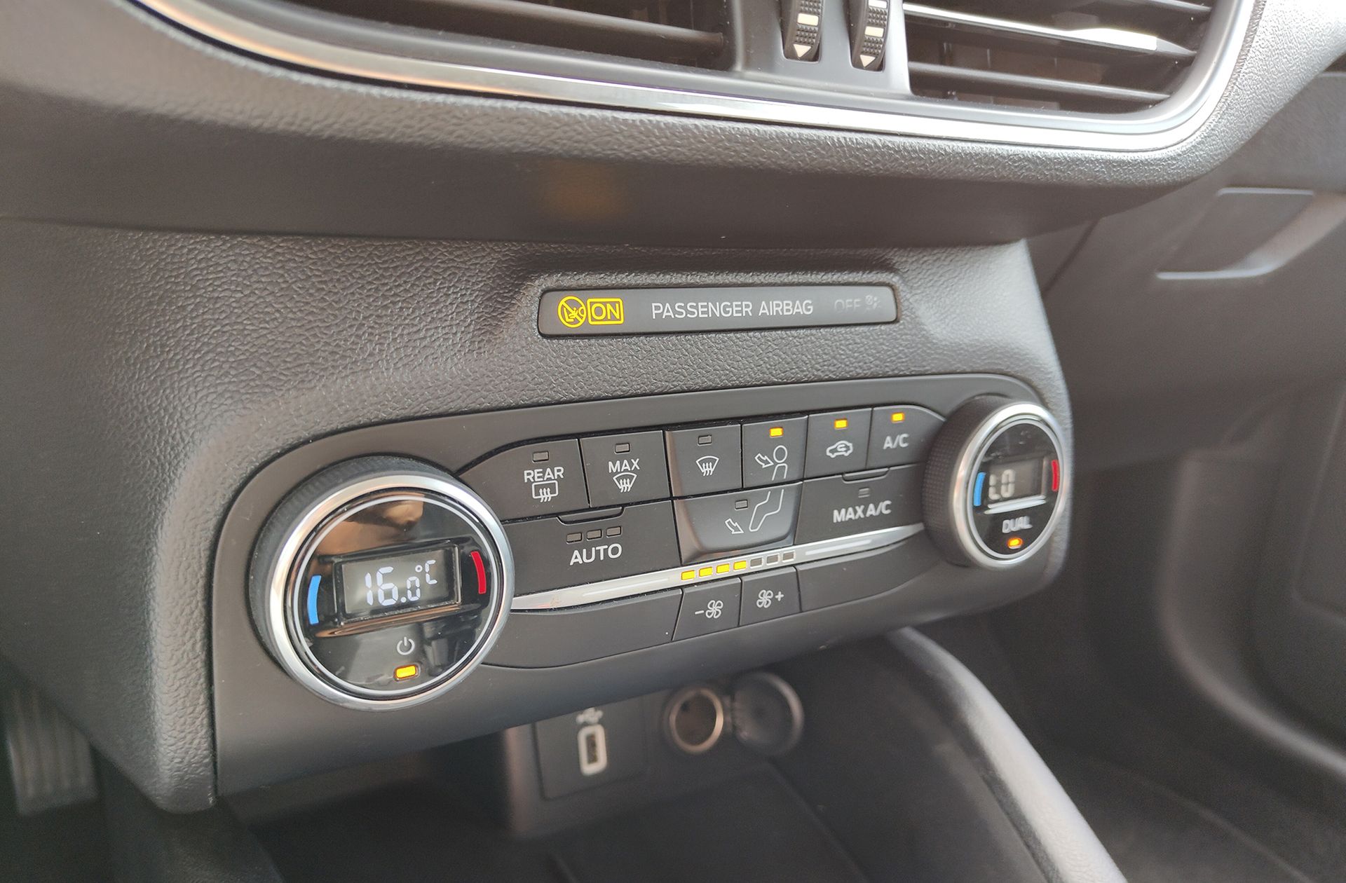 Ford Focus 1.0 EcoBoost Active - foto 34