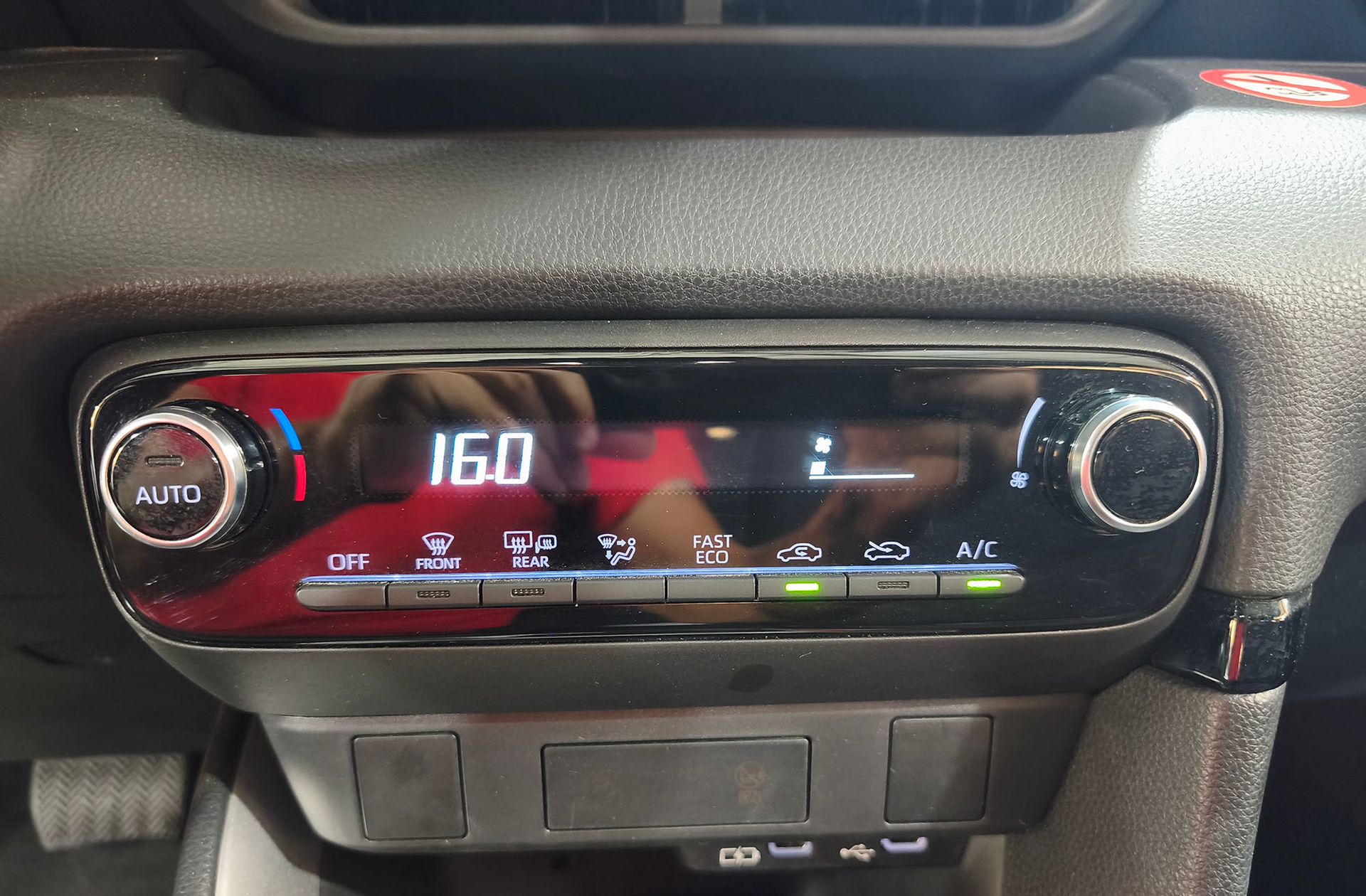 Toyota Yaris 120H Active Plus - foto 28
