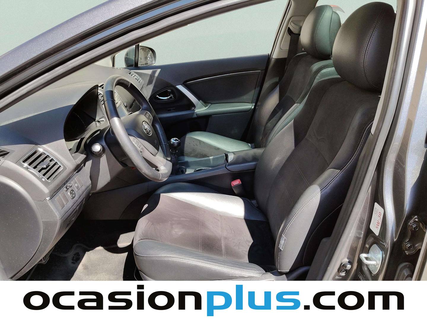 Foto asientos delanteros Toyota Avensis Toyota Avensis 120D Cross Sport Advance (124 CV)