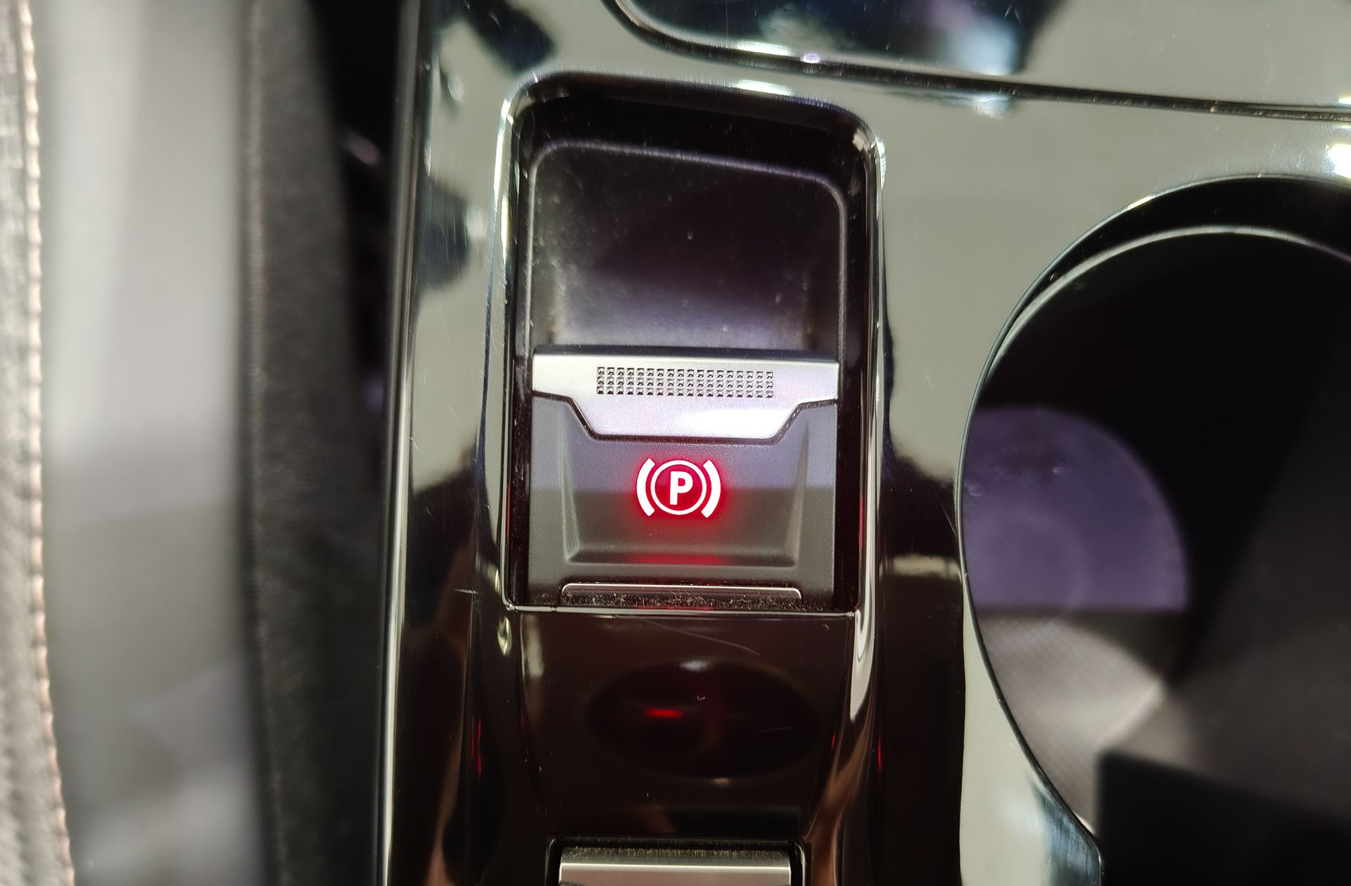 Peugeot 2008 Allure Hybrid eDCS6 - foto 29