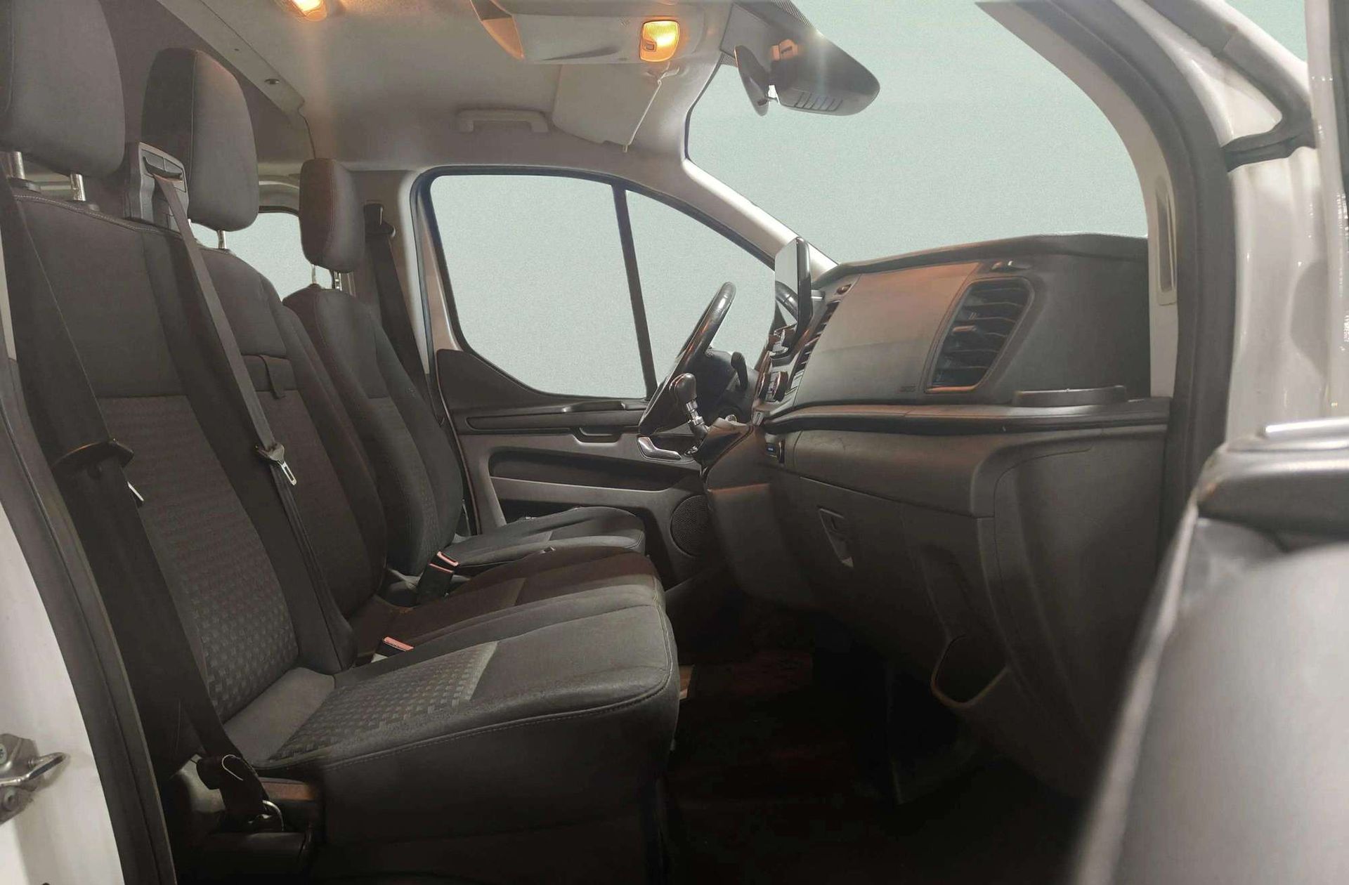 Ford Transit Custom Kombi 2.0 TDCi 320 L2 Trend 6 plazas - foto 13