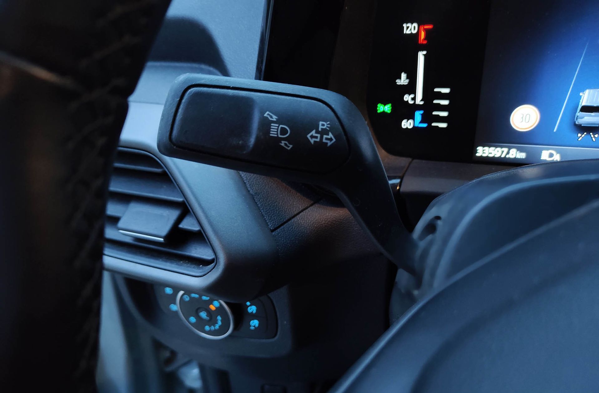 Ford Tourneo Courier 1.0 EcoBoost Titanium - foto 25