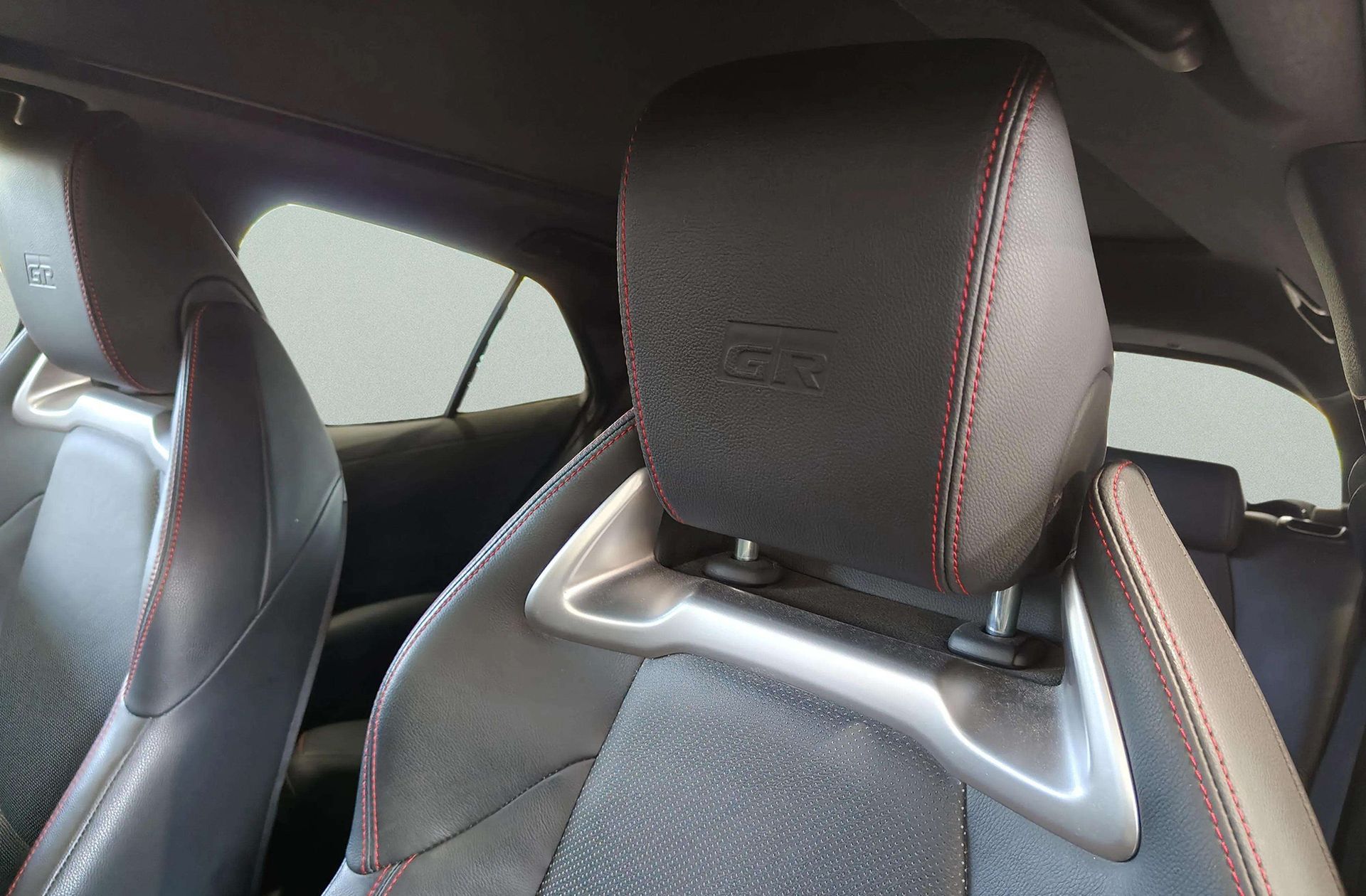 Toyota Corolla 200H GR-Sport - foto 8