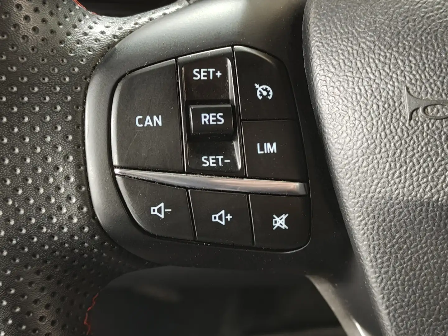 Foto Ford Puma Ford Puma 1.0 EcoBoost MHEV ST-Line X Auto (125 CV)