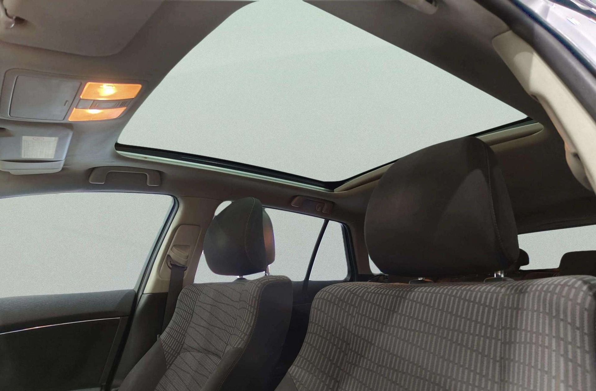 Toyota Avensis 2.0 D-4D Cross Sport Advance - foto 6
