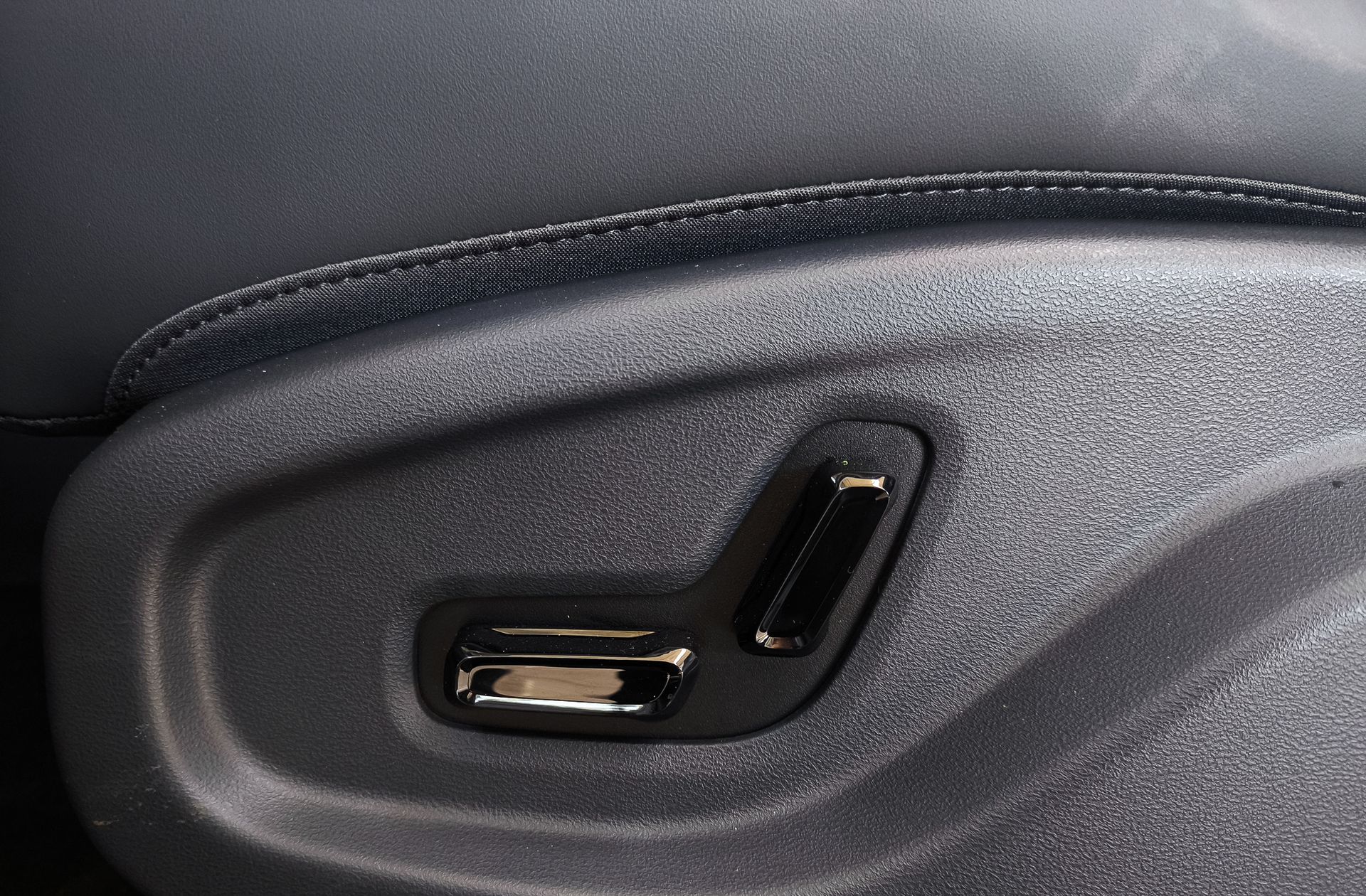 Geely Starray EM-i 1.5 PHEV Pro - foto 9
