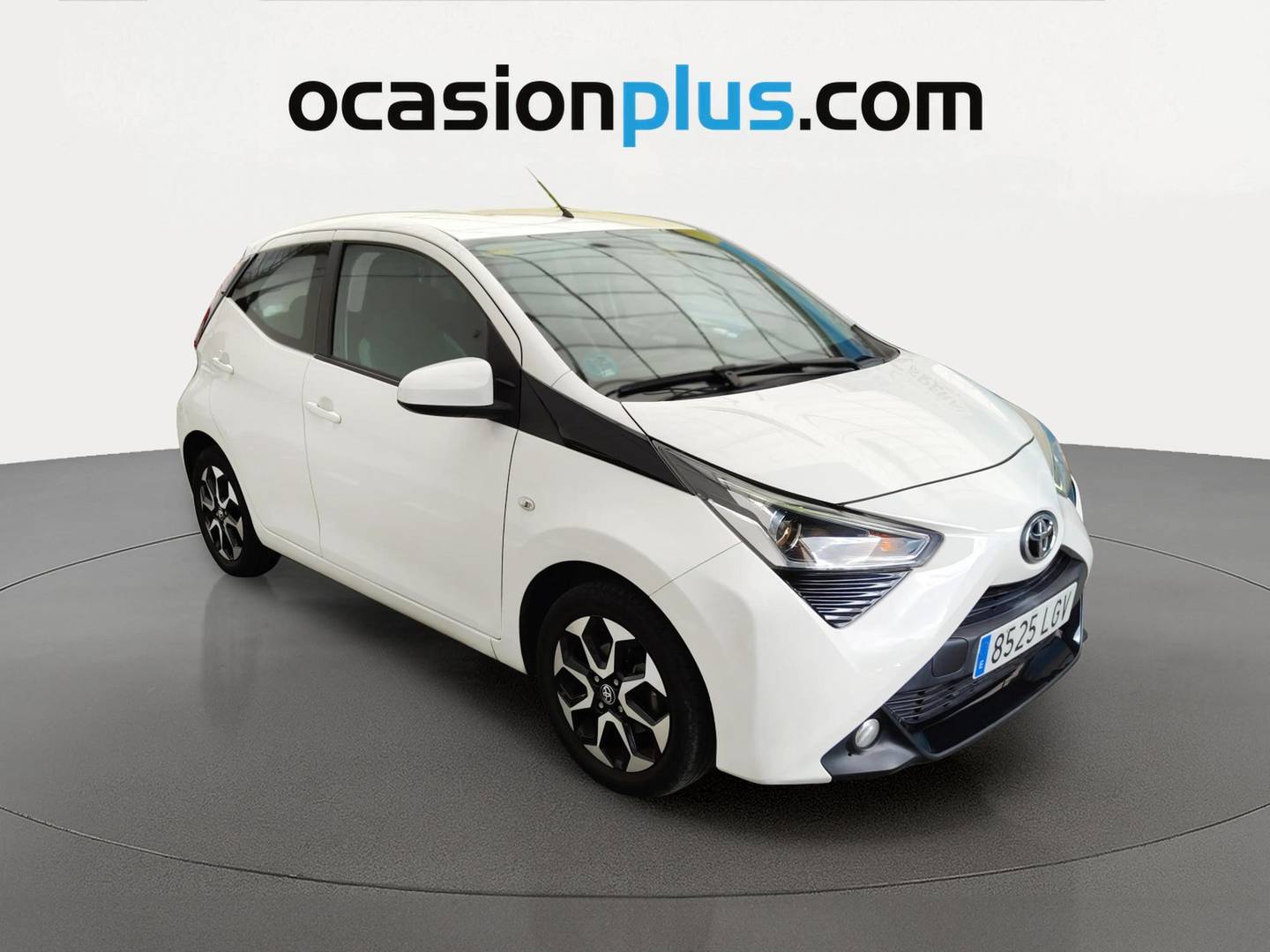 Foto delantera Toyota Aygo Toyota Aygo 1.0 70 x-play (72 CV) derecha
