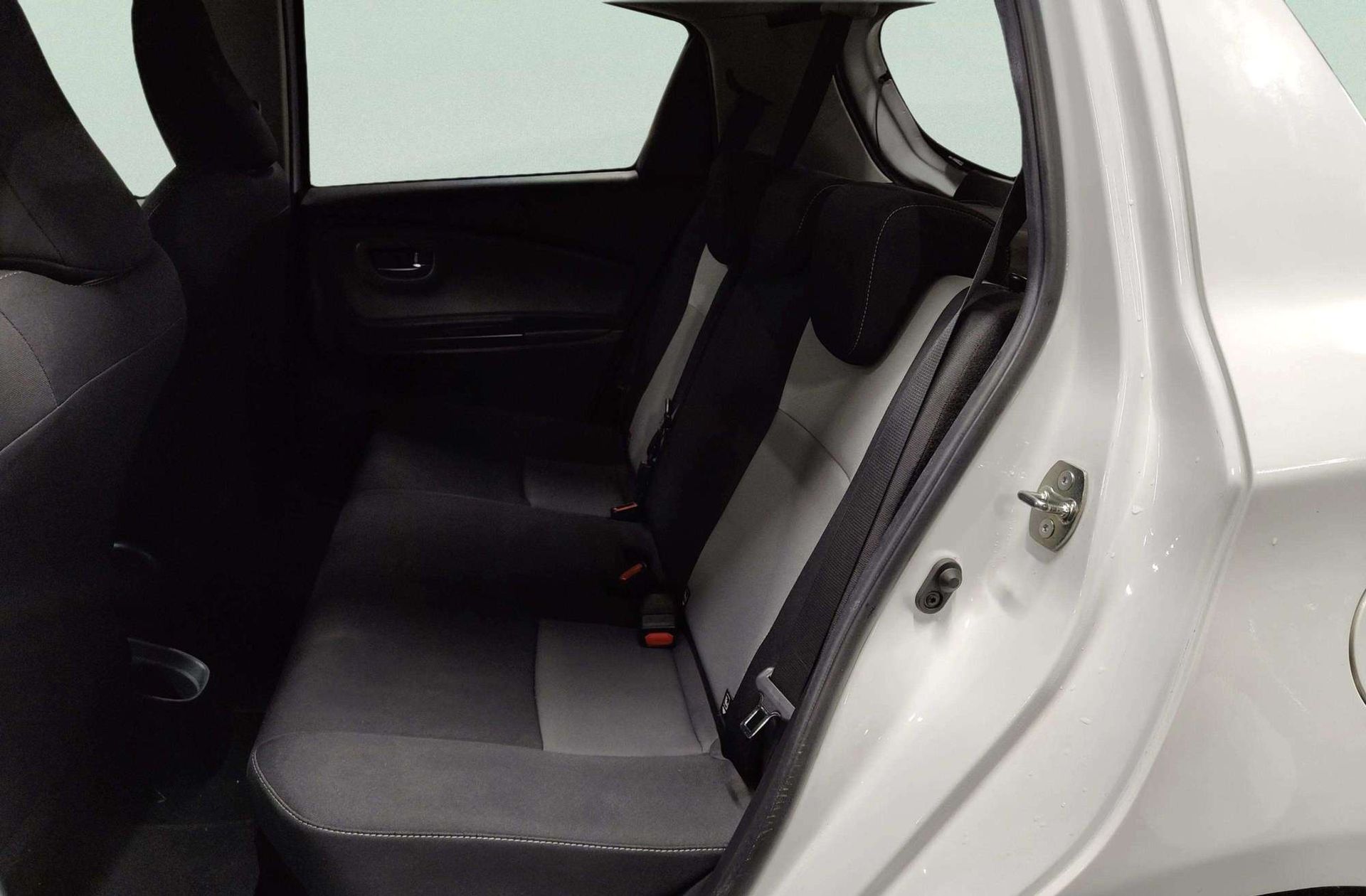 Toyota Yaris 1.5 Hybrid Active - foto 12