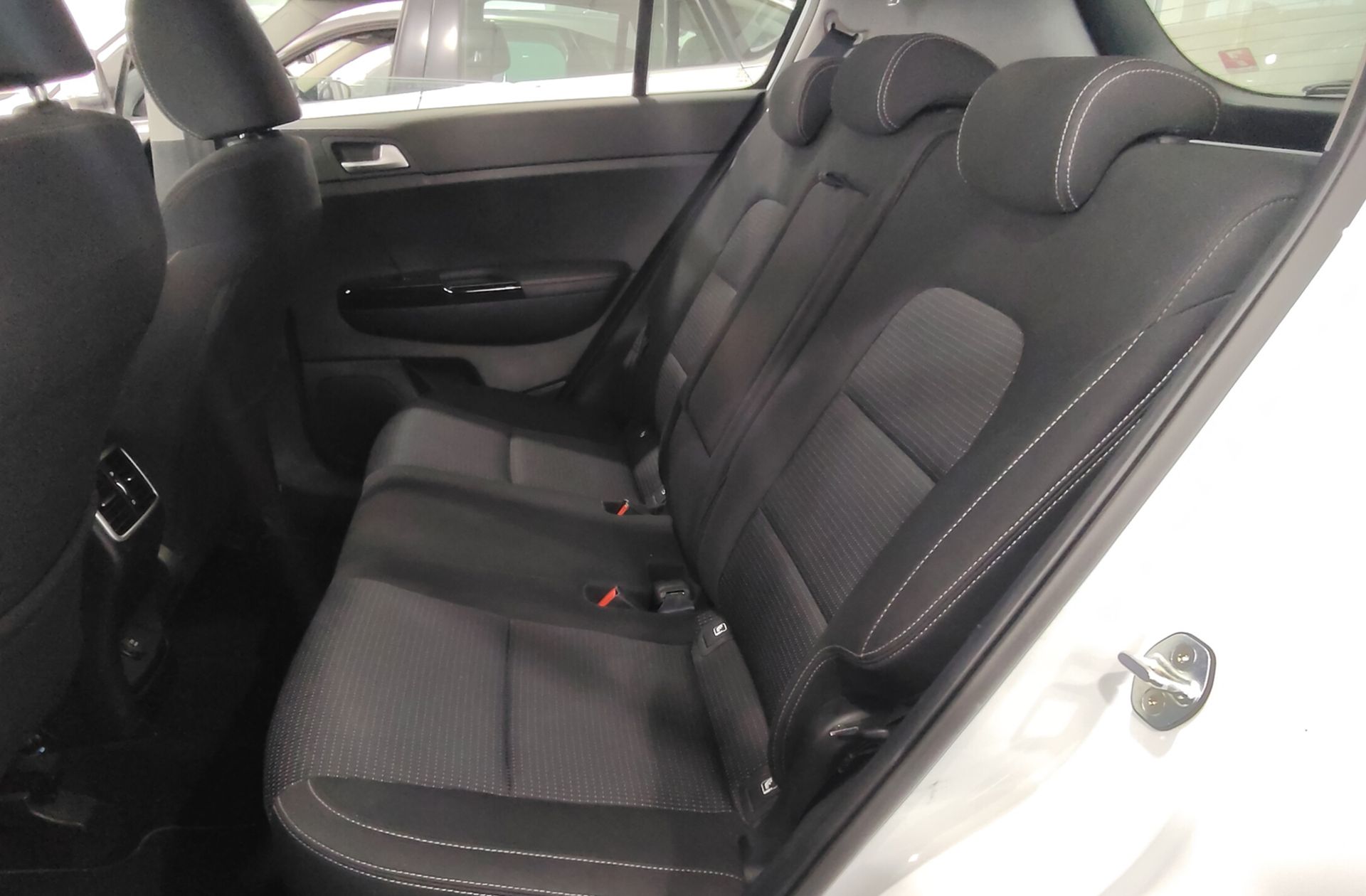 Kia Sportage 1.6 MHEV Drive 4x2 - foto 12