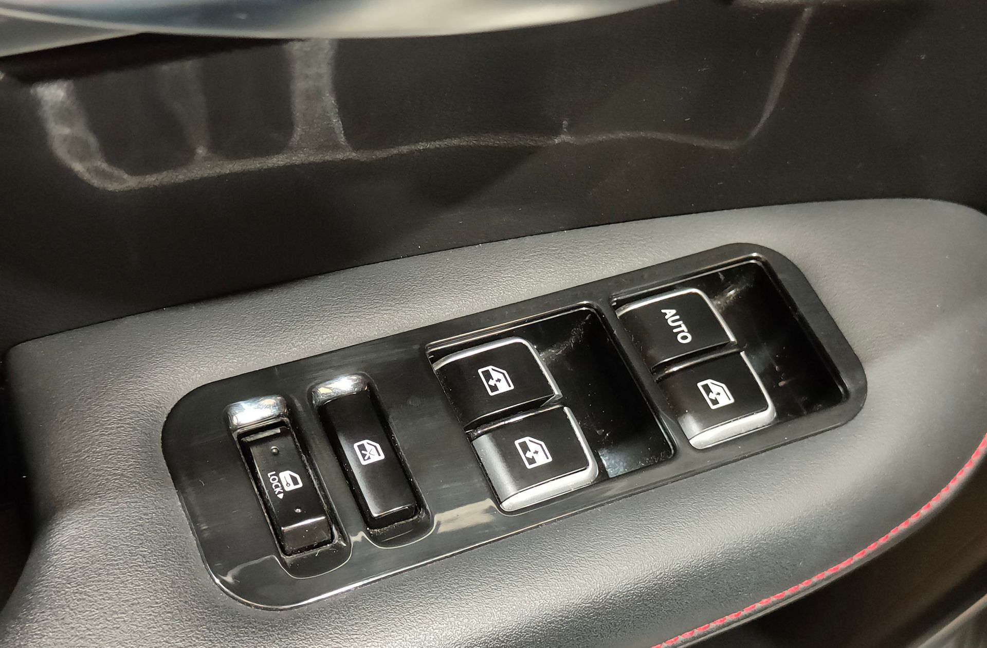 SWM G01 1.5T Luxury - foto 17