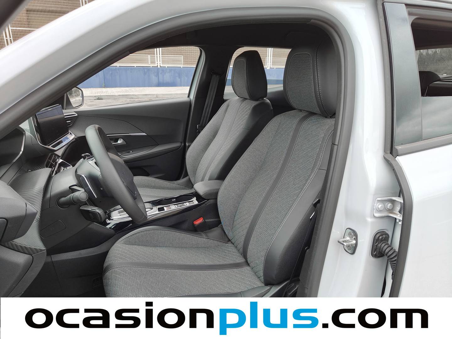 Foto Peugeot 2008 Peugeot 2008 Allure Hybrid eDCS6 (136 CV)