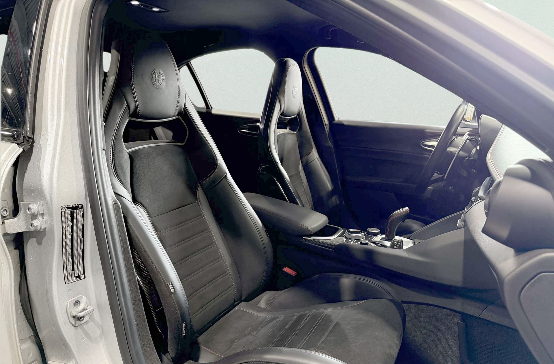 Alfa Romeo Giulia 2.9T V6 Quadrifoglio - foto 25
