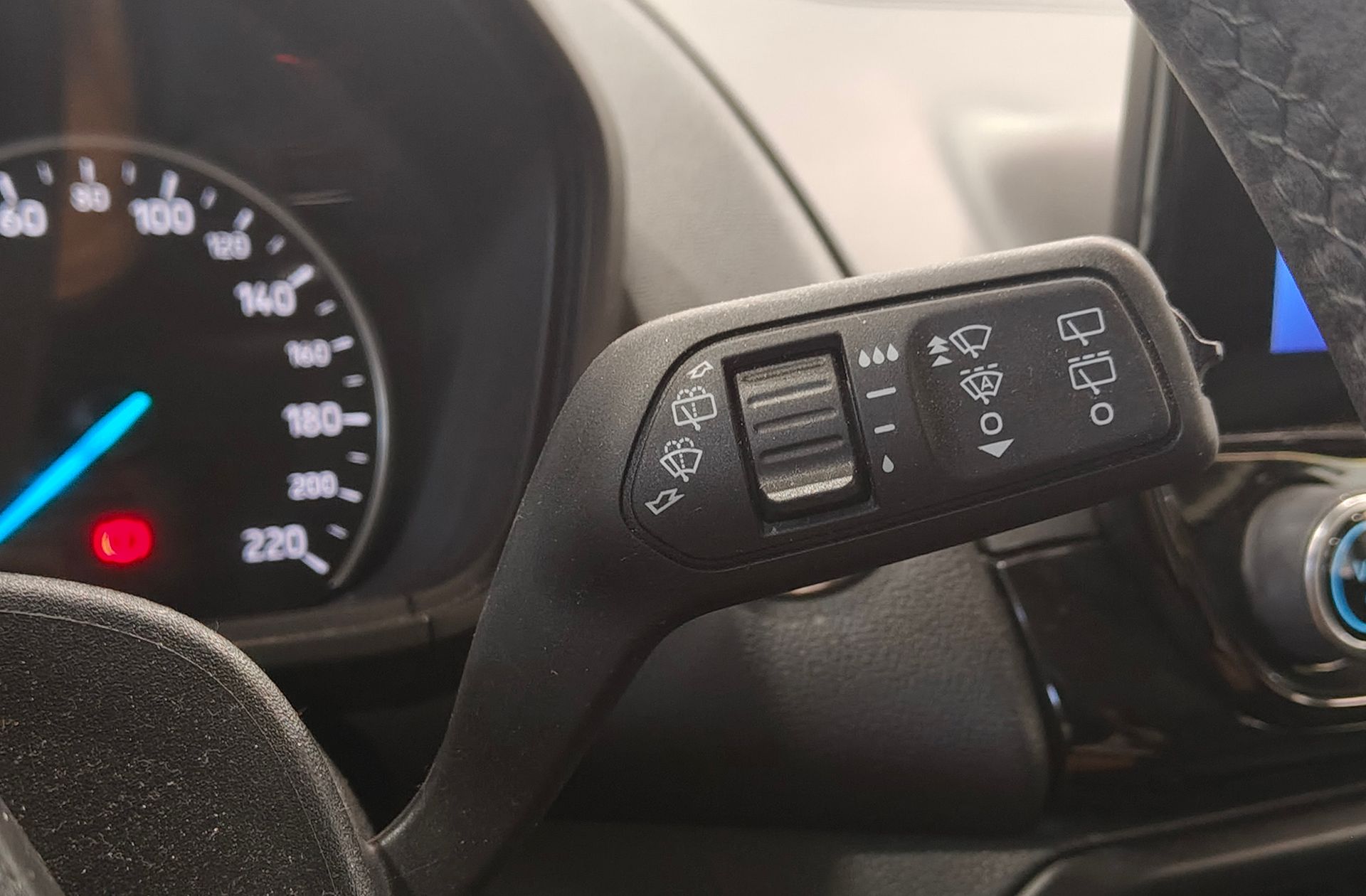 Ford EcoSport 1.0T EcoBoost Titanium - foto 29