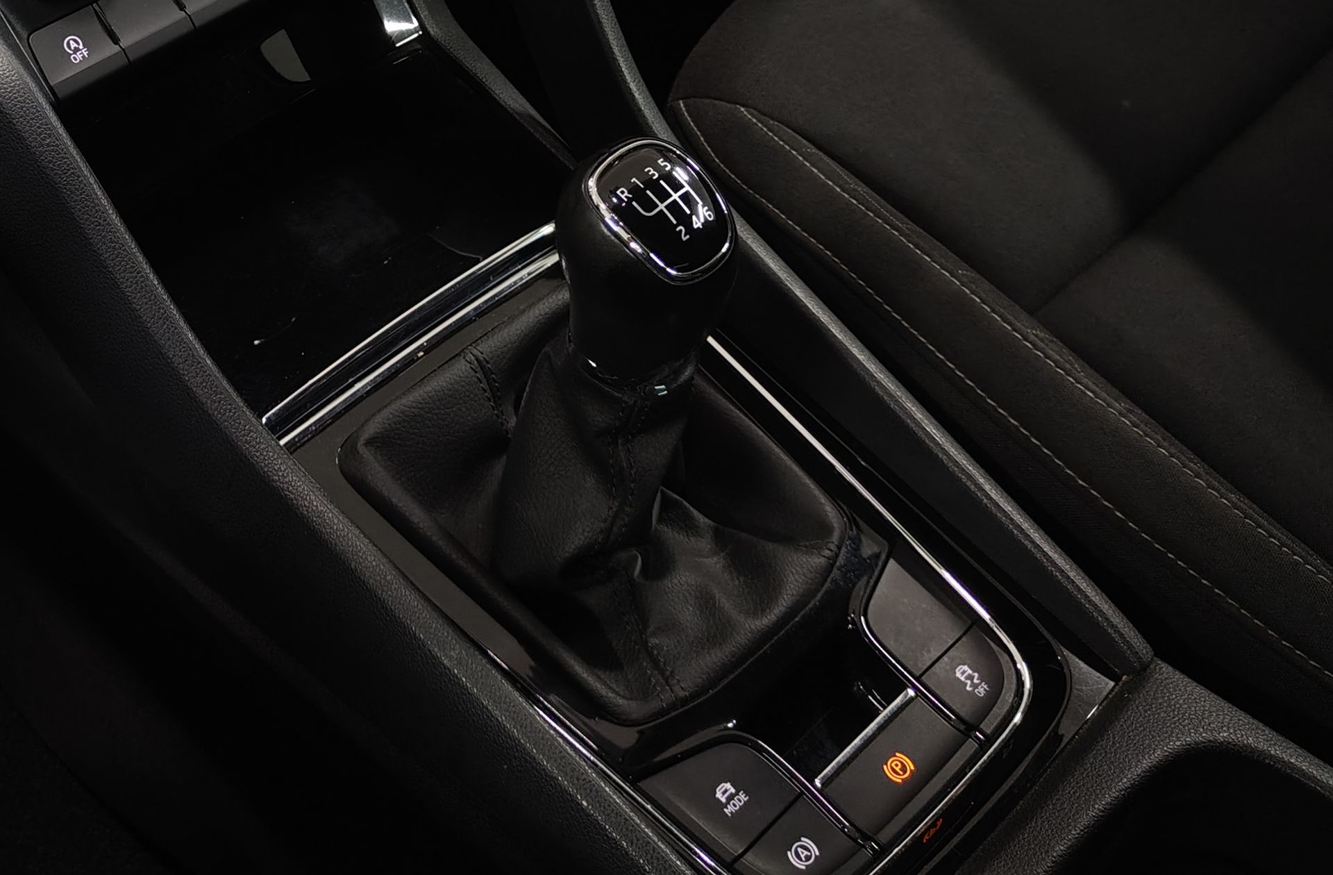 Škoda Karoq 1.5 TSI ACT Ambition - foto 5