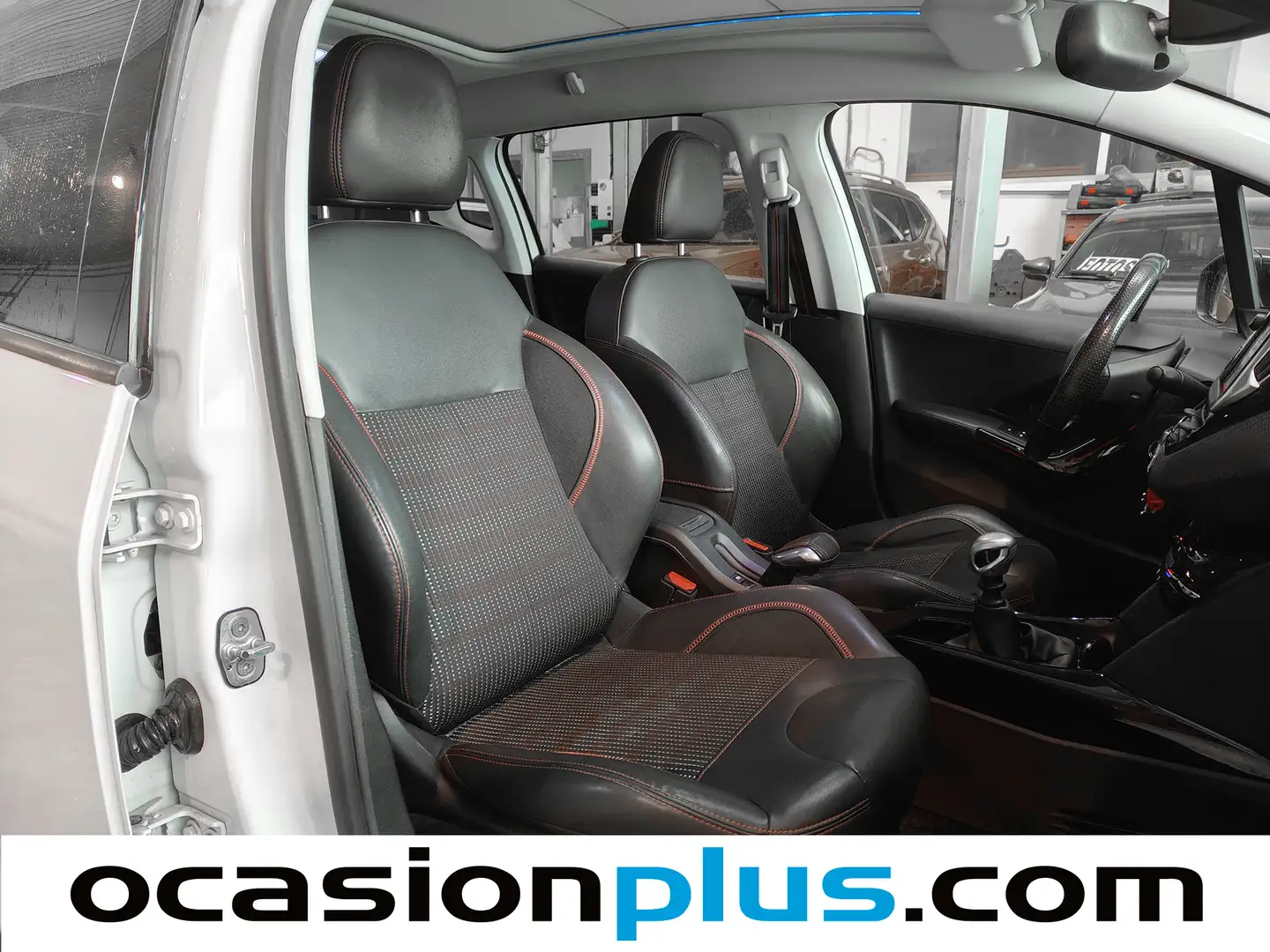 Foto Peugeot 2008 Peugeot 2008 PureTech 130 S&S GT Line (130 CV)