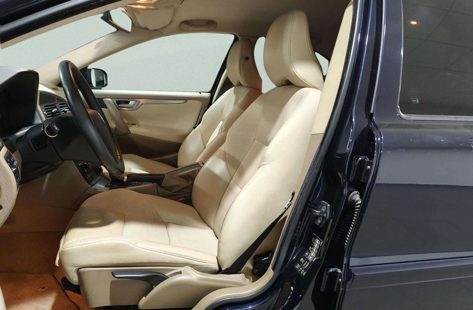 Volvo S60 2.4D Momentum - foto 8