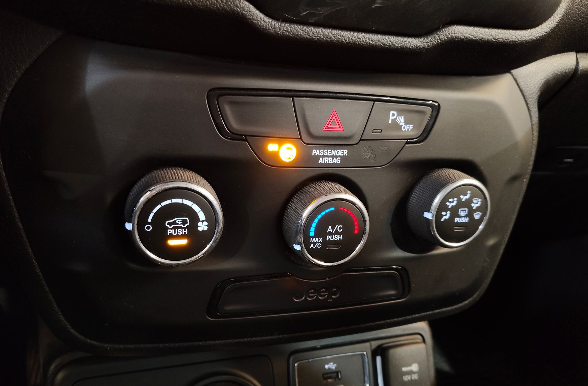 Jeep Renegade 2.0 MultiJet Longitude Active Drive 4x4 - foto 29