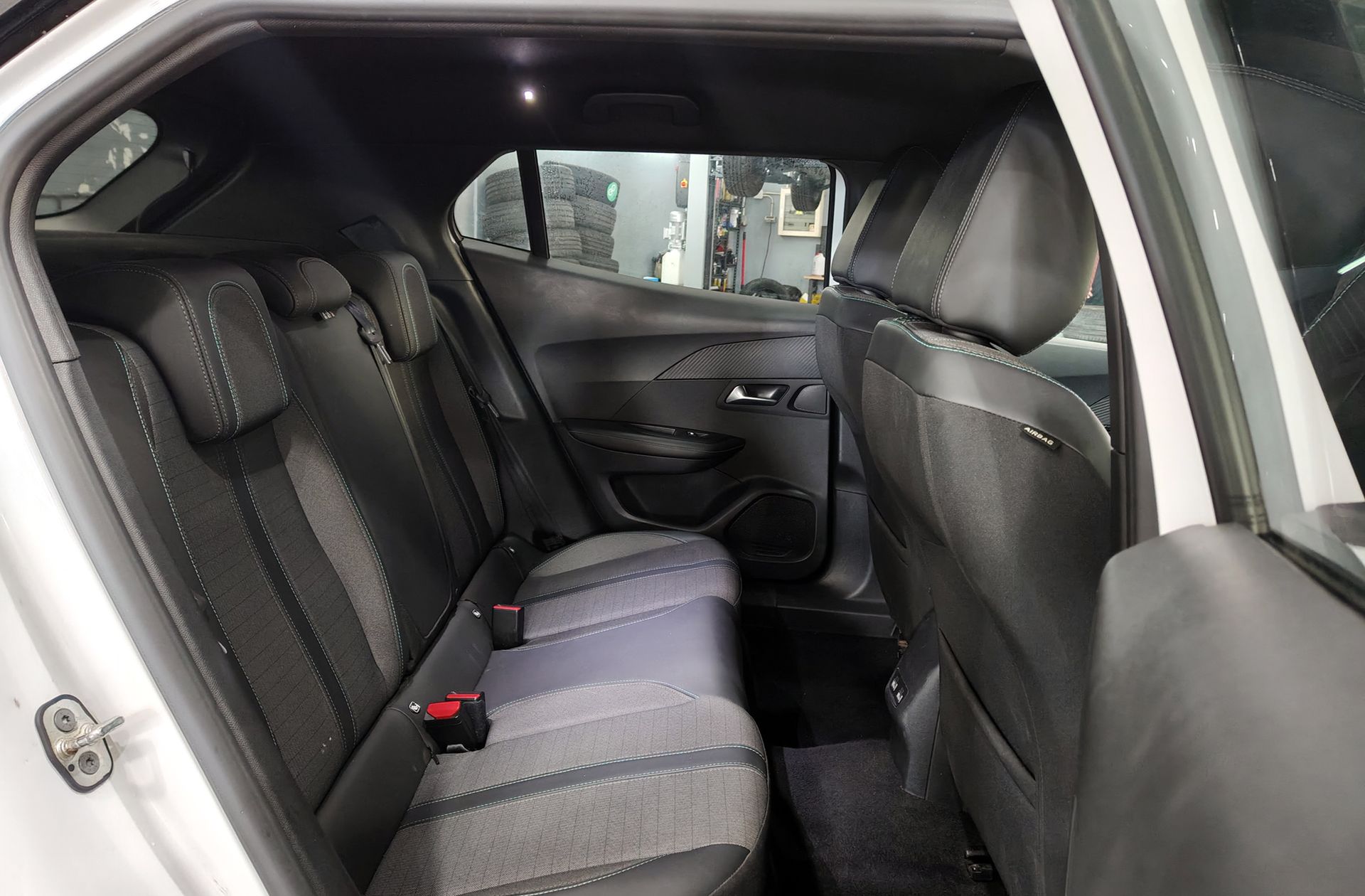Peugeot 2008 PureTech 100 Allure - foto 17