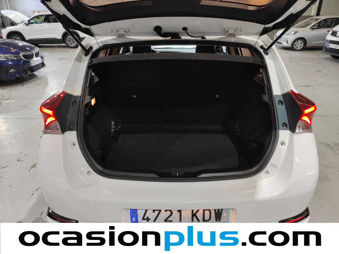 Fotos maletero Toyota Auris Toyota Auris 1.8 Hybrid Active (136 CV)