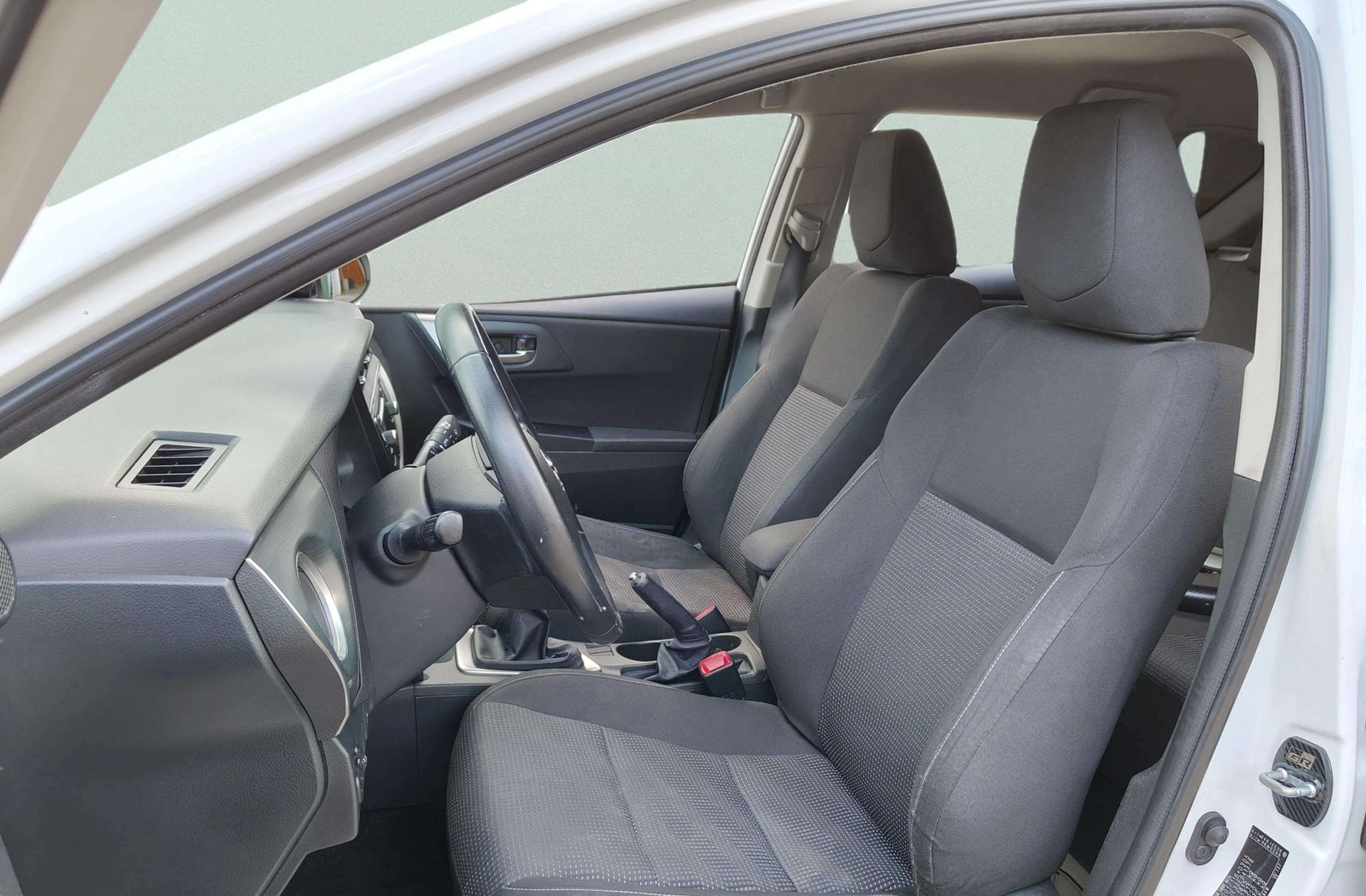 Toyota Auris 90D Active - foto 9