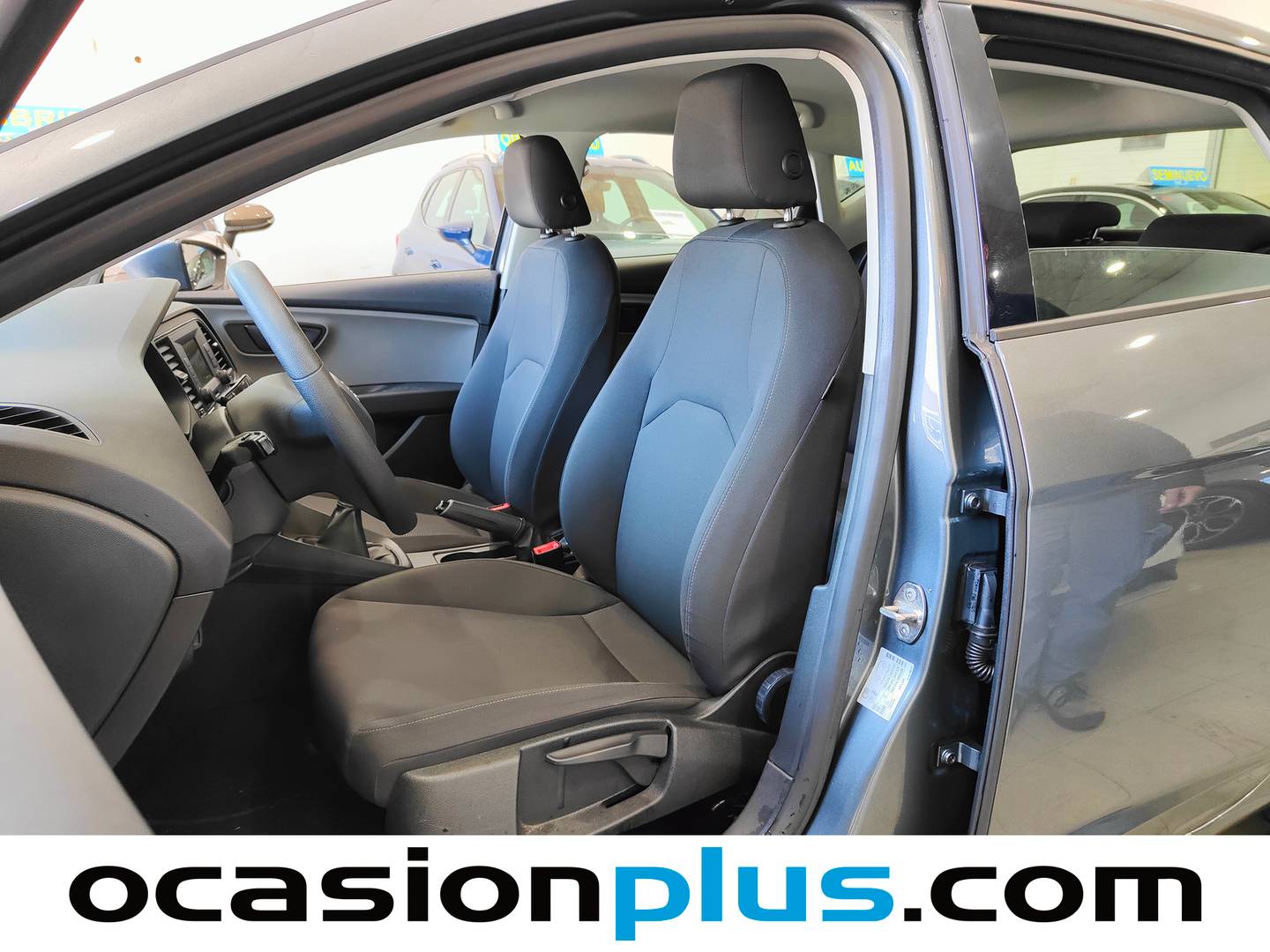 Foto asientos delanteros Seat León SEAT León 1.6 TDI S&S Reference Plus (115 CV)