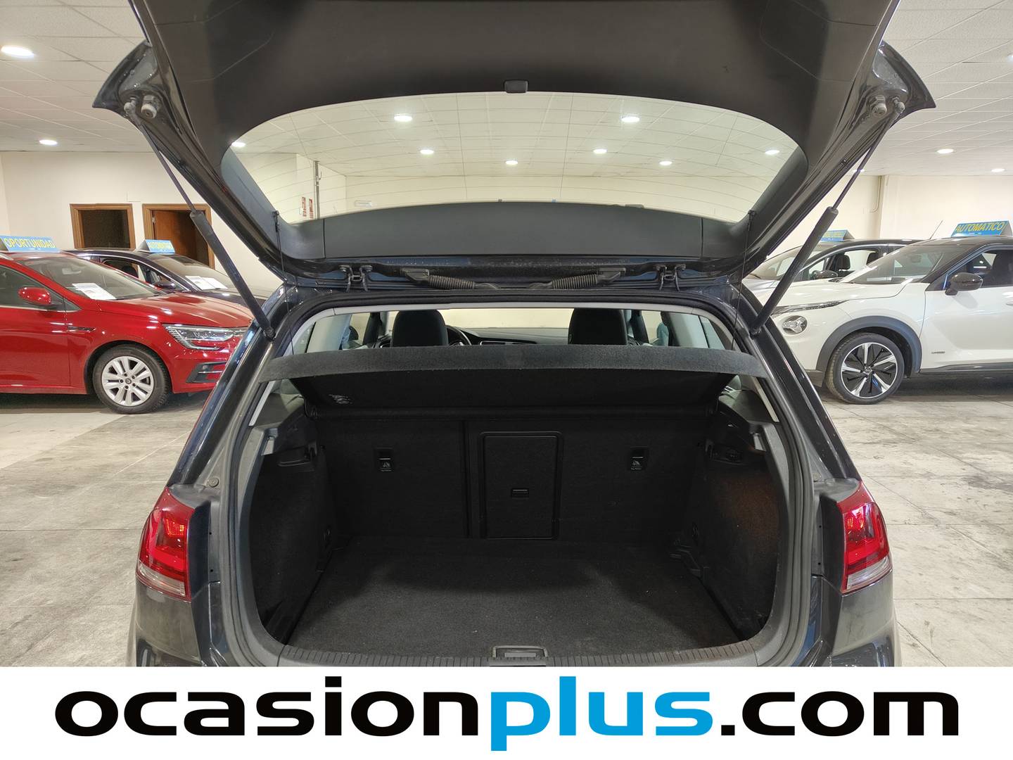 Fotos maletero Volkswagen Golf Volkswagen Golf Sport 2.0 TDI BMT (150 CV) PACK R-LINE