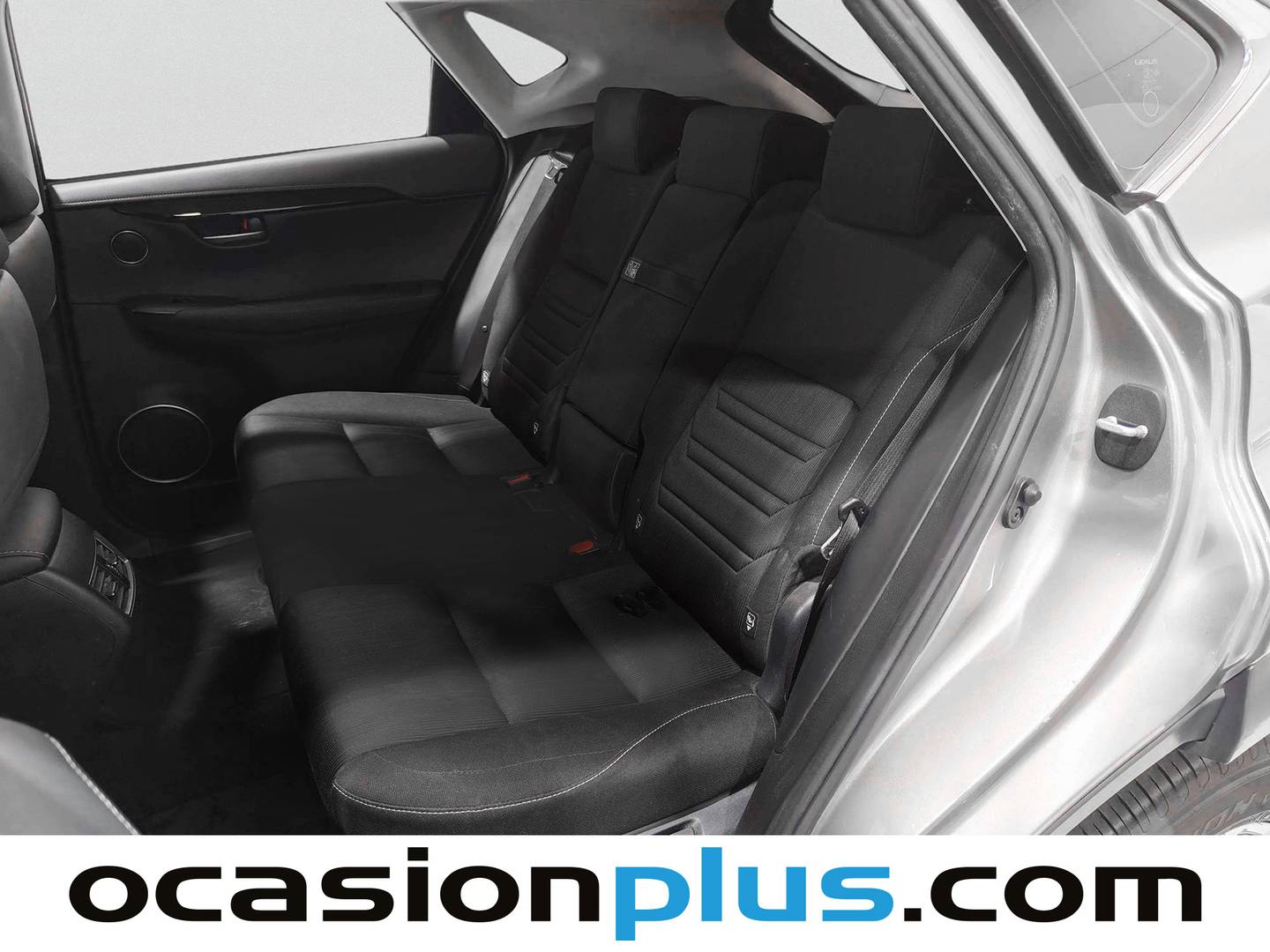 Foto asientos traseros Lexus NX Lexus NX 300h Corporate 2WD + Navibox (197 CV)