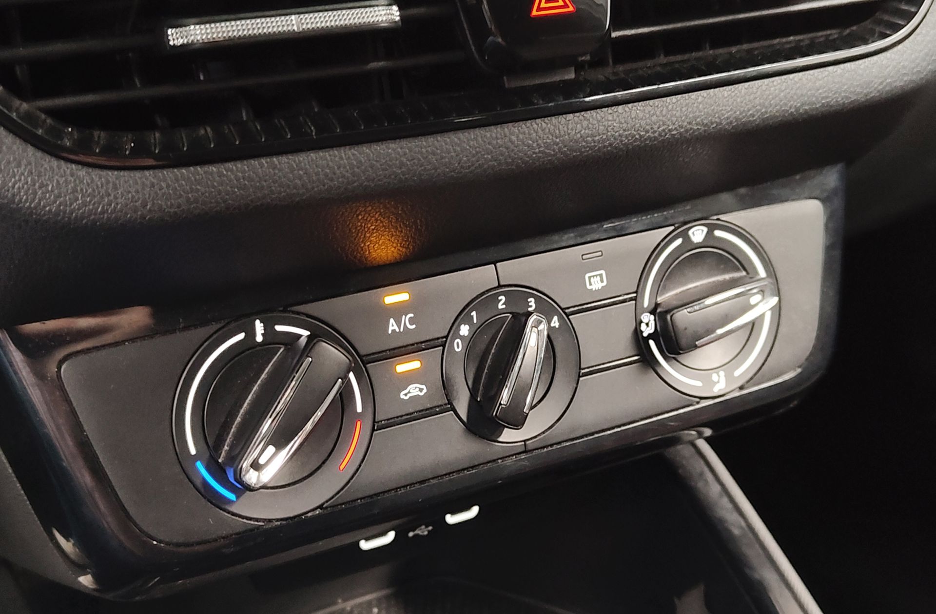 Škoda Fabia 1.0 TSI Selection - foto 28