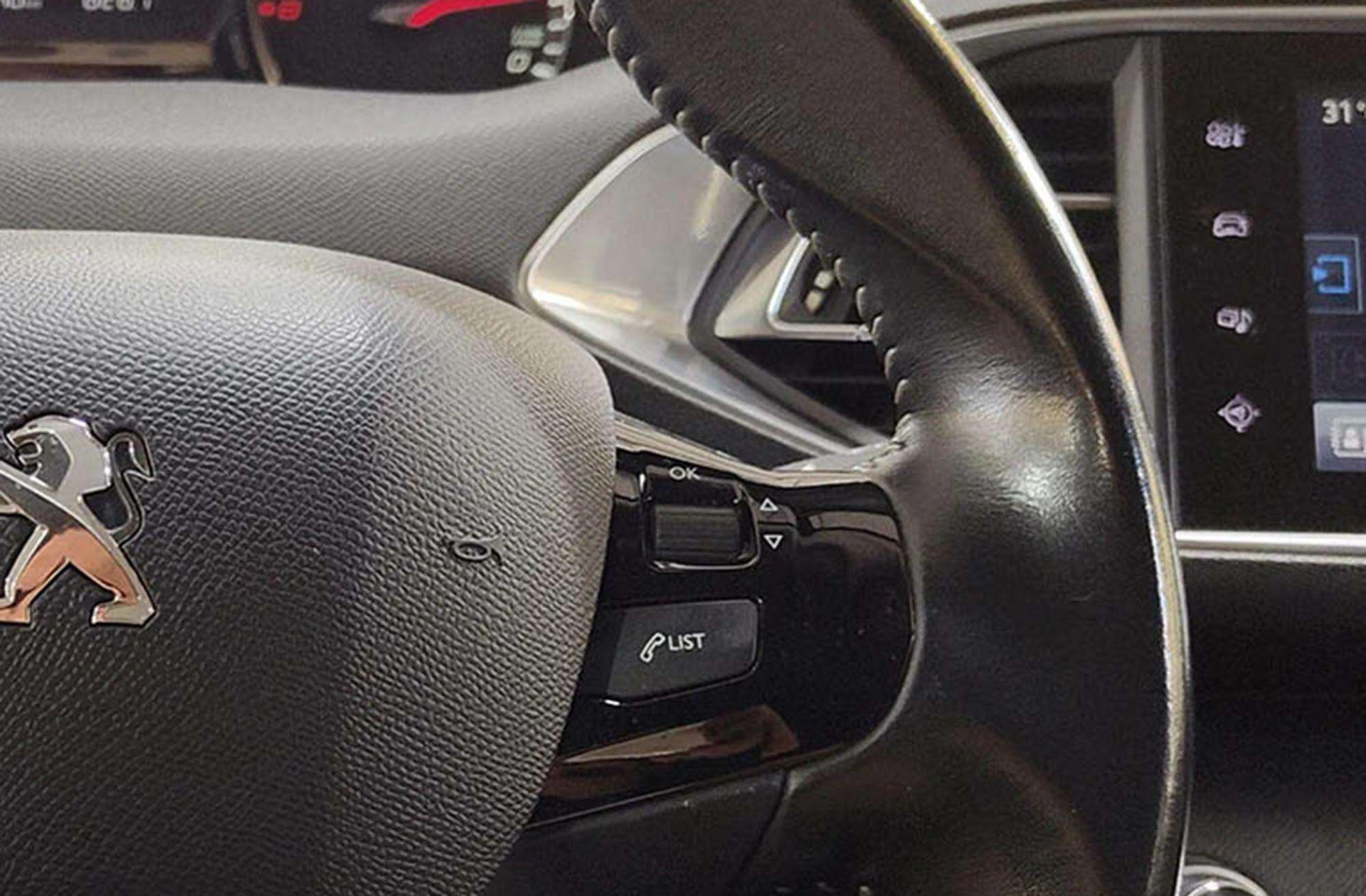 Peugeot 308 SW 2.0 BlueHDi Allure EAT6 - foto 27