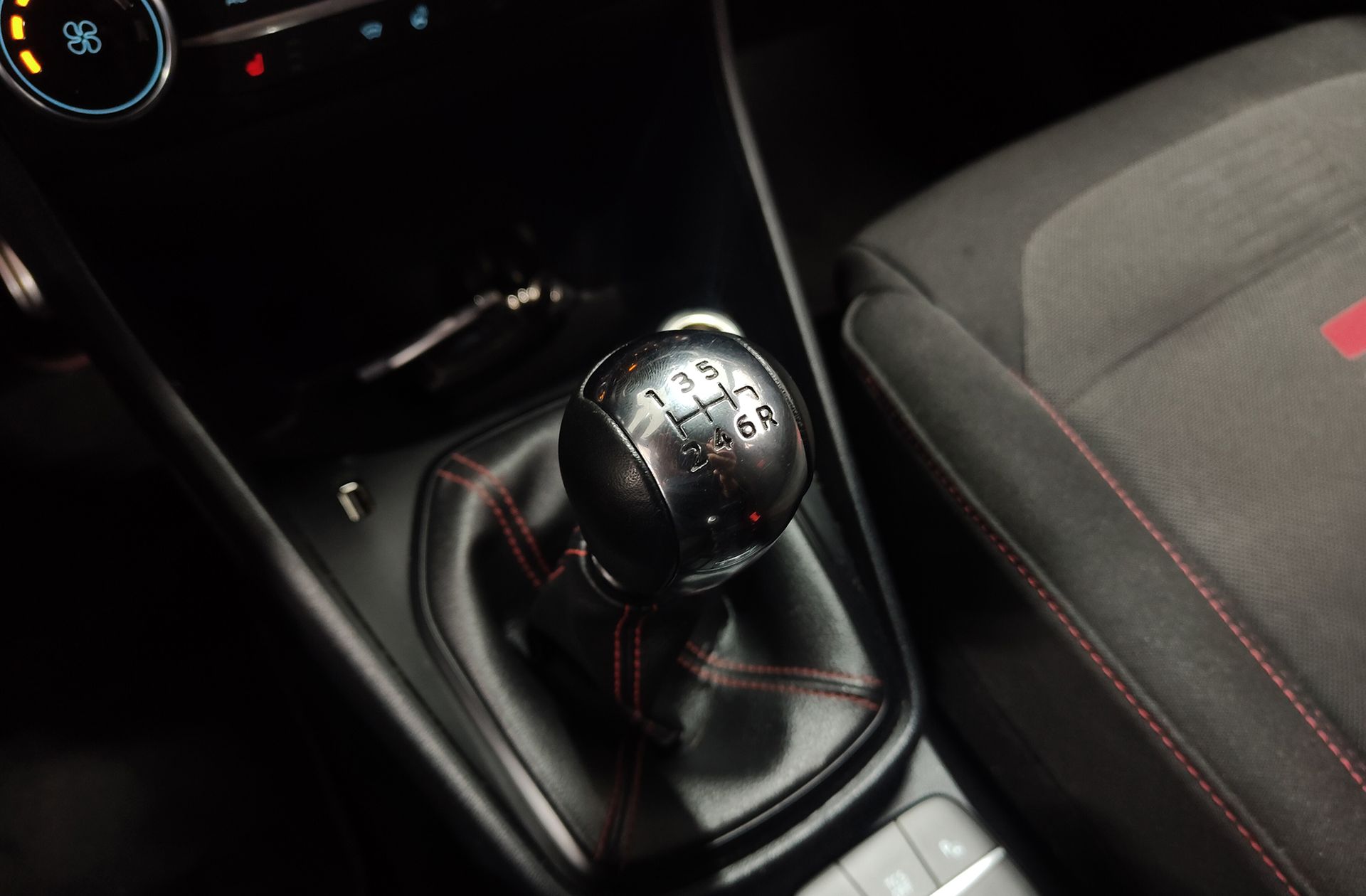 Ford Fiesta 1.0 EcoBoost MHEV ST-Line - foto 5