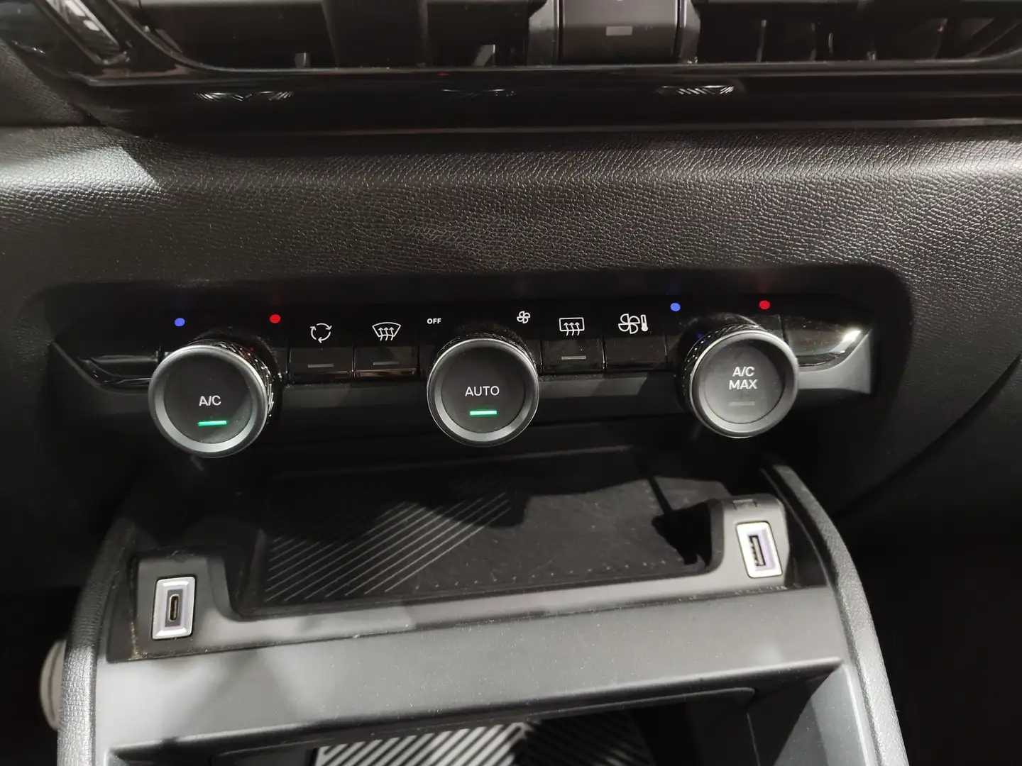 Foto Citroën C4 Citroen C4 PureTech 130 S&S 6v Feel Pack (130 CV)