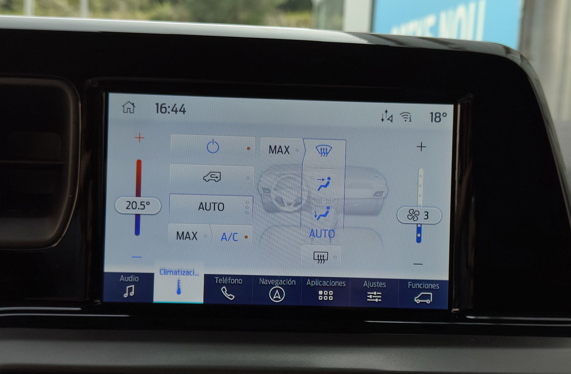 Ford Tourneo Courier 1.0 EcoBoost Trend - foto 30