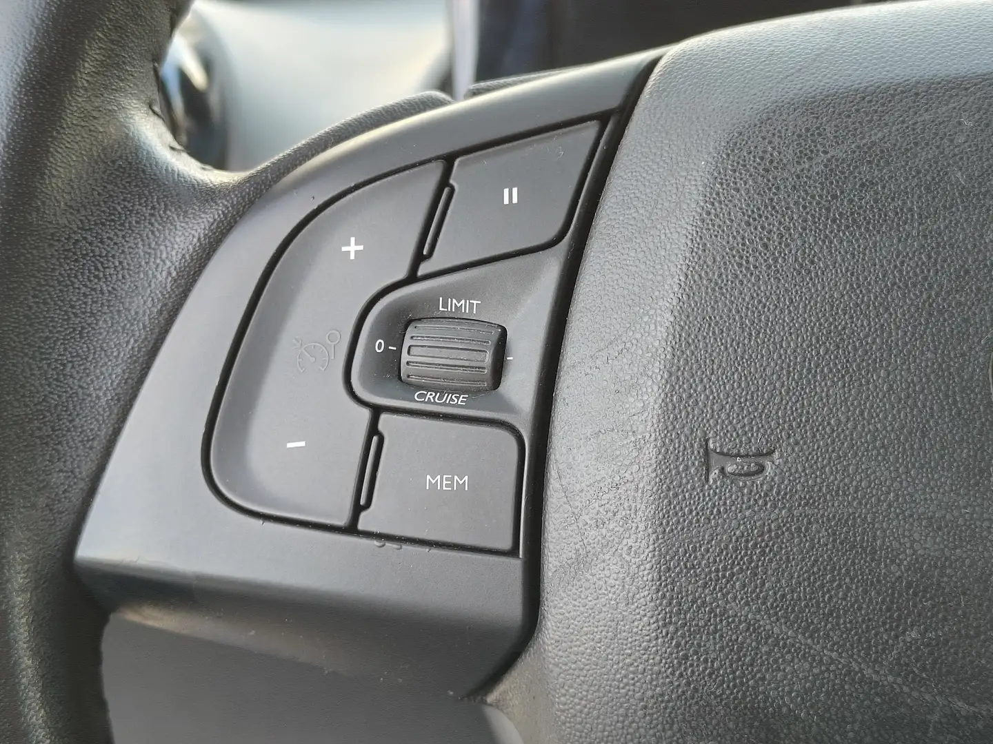 Foto Citroën C4 Cactus Citroen C4 Cactus BlueHDi 100 S&S Shine (100 CV)