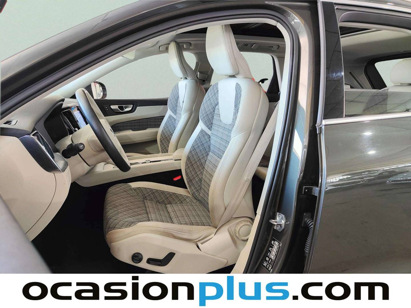 Foto asientos delanteros Volvo XC60 Volvo XC60 D4 Momentum AWD Auto (190 CV)