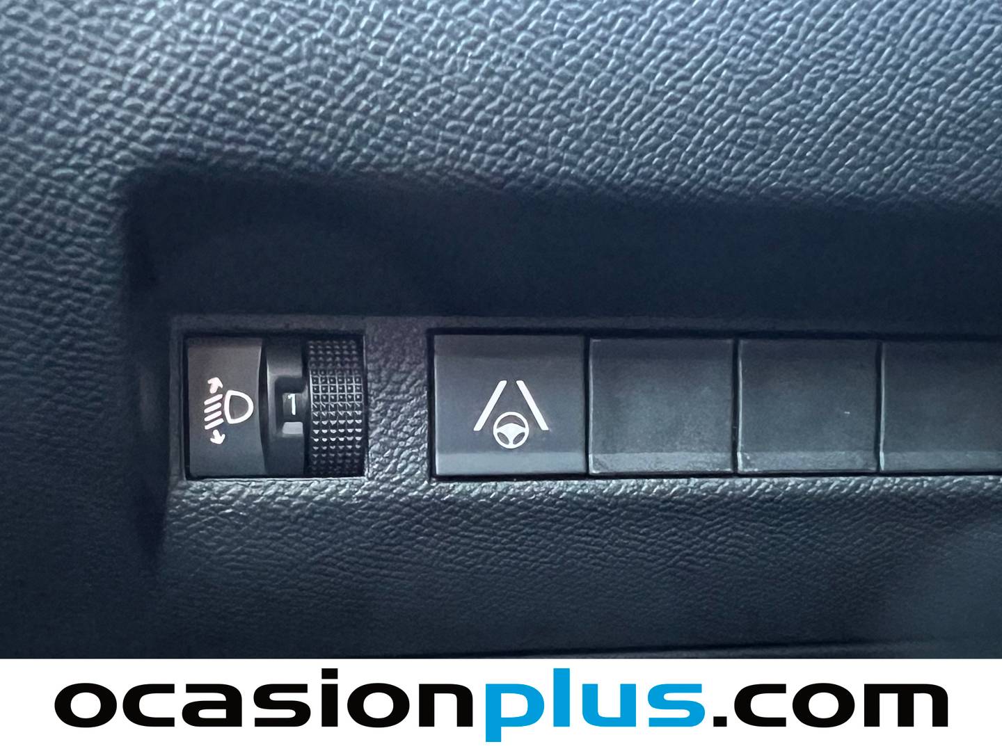 Foto Peugeot 2008 Peugeot 2008 Allure Hybrid eDCS6 (136 CV)