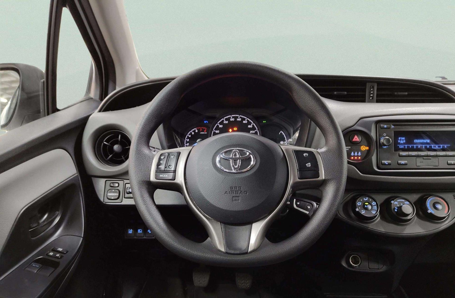 Toyota Yaris 1.0 City - foto 18