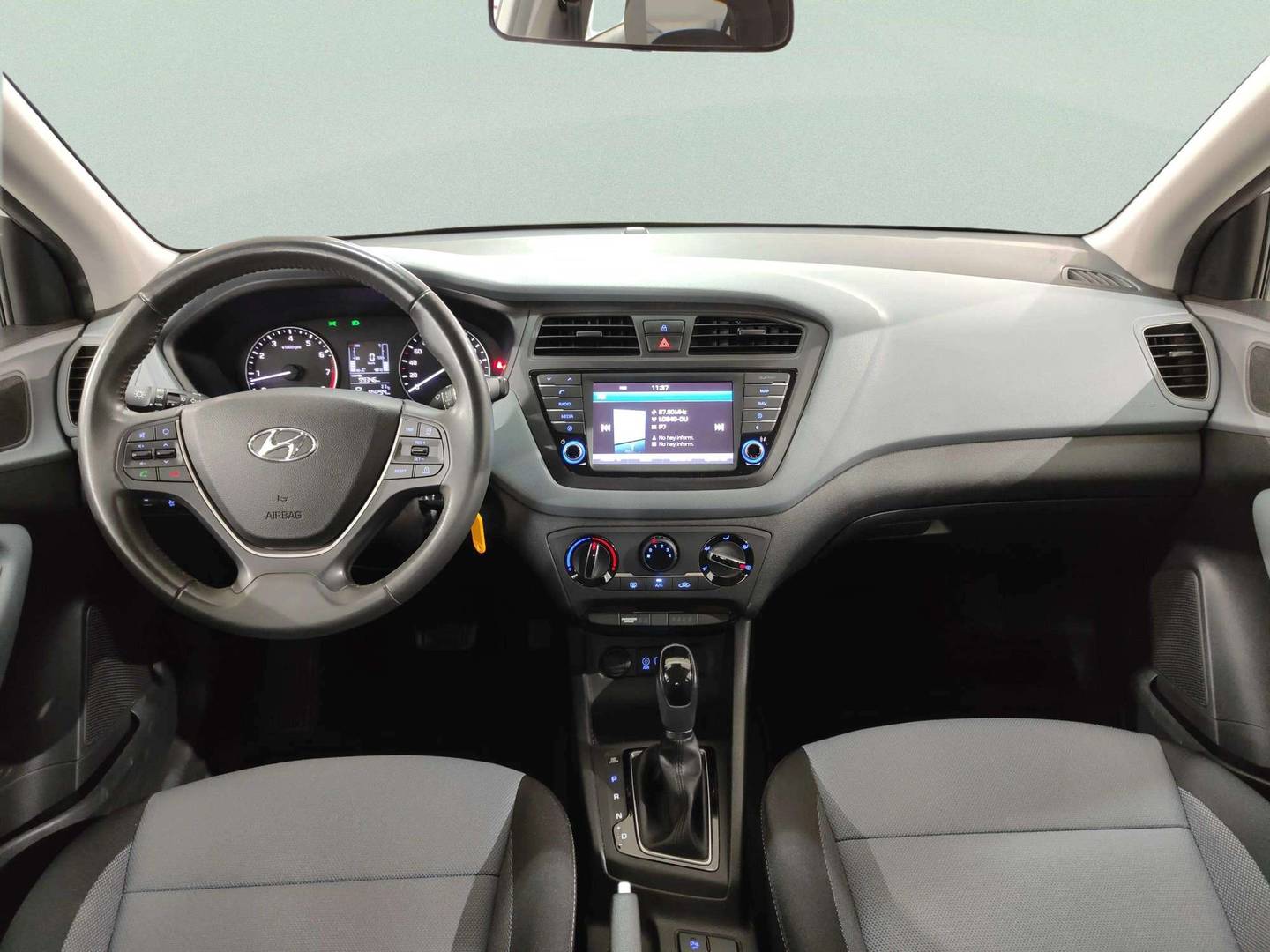 Foto Hyundai i20 Hyundai i20 1.4 MPI Link Auto  (100 CV)