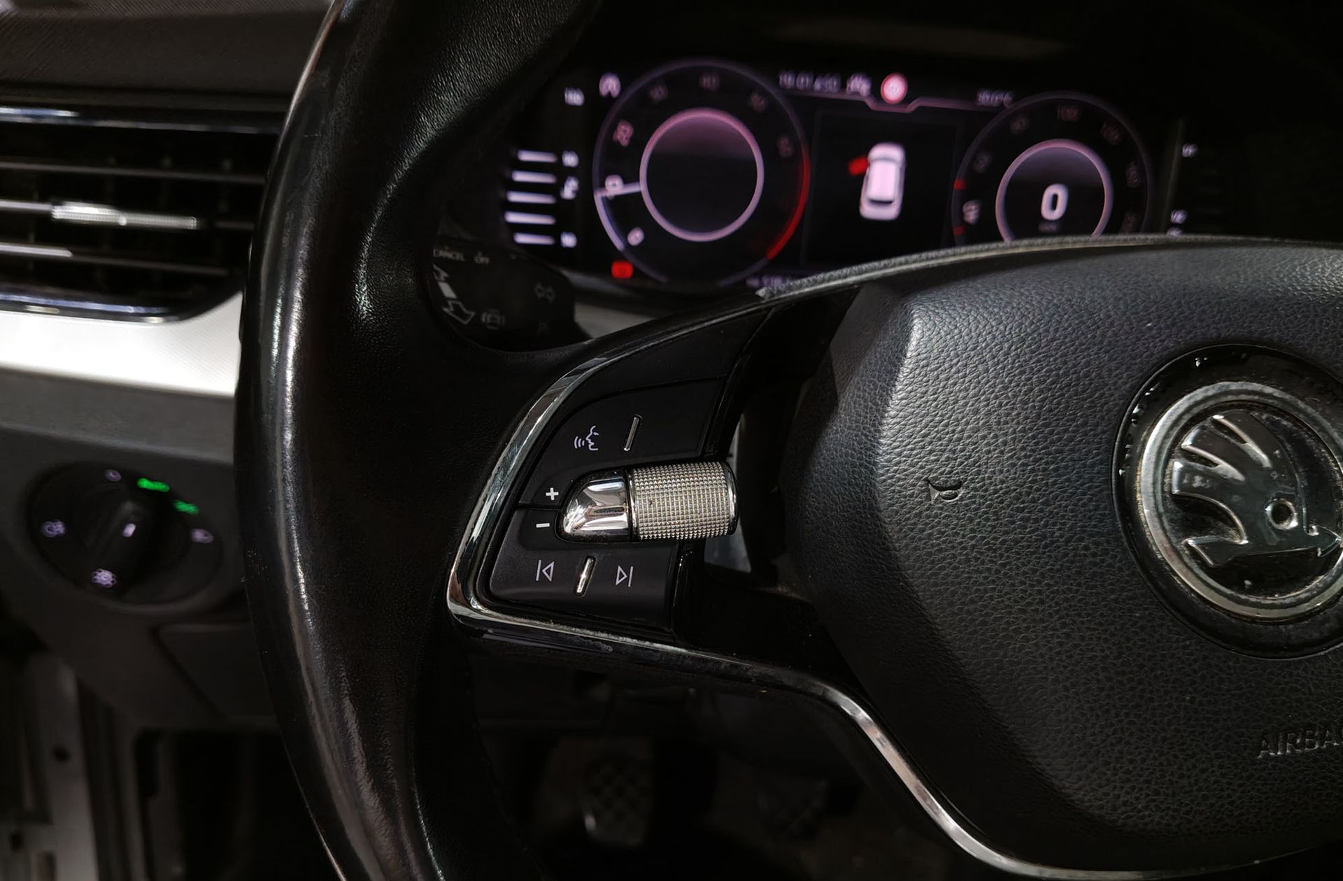 Škoda Kamiq 1.0 TSI Ambition - foto 24