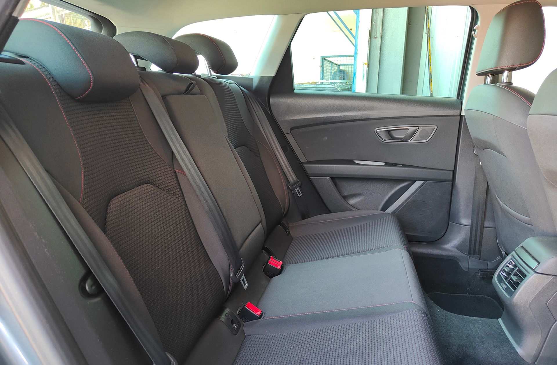 SEAT León ST 2.0 TDI FR DSG - foto 14