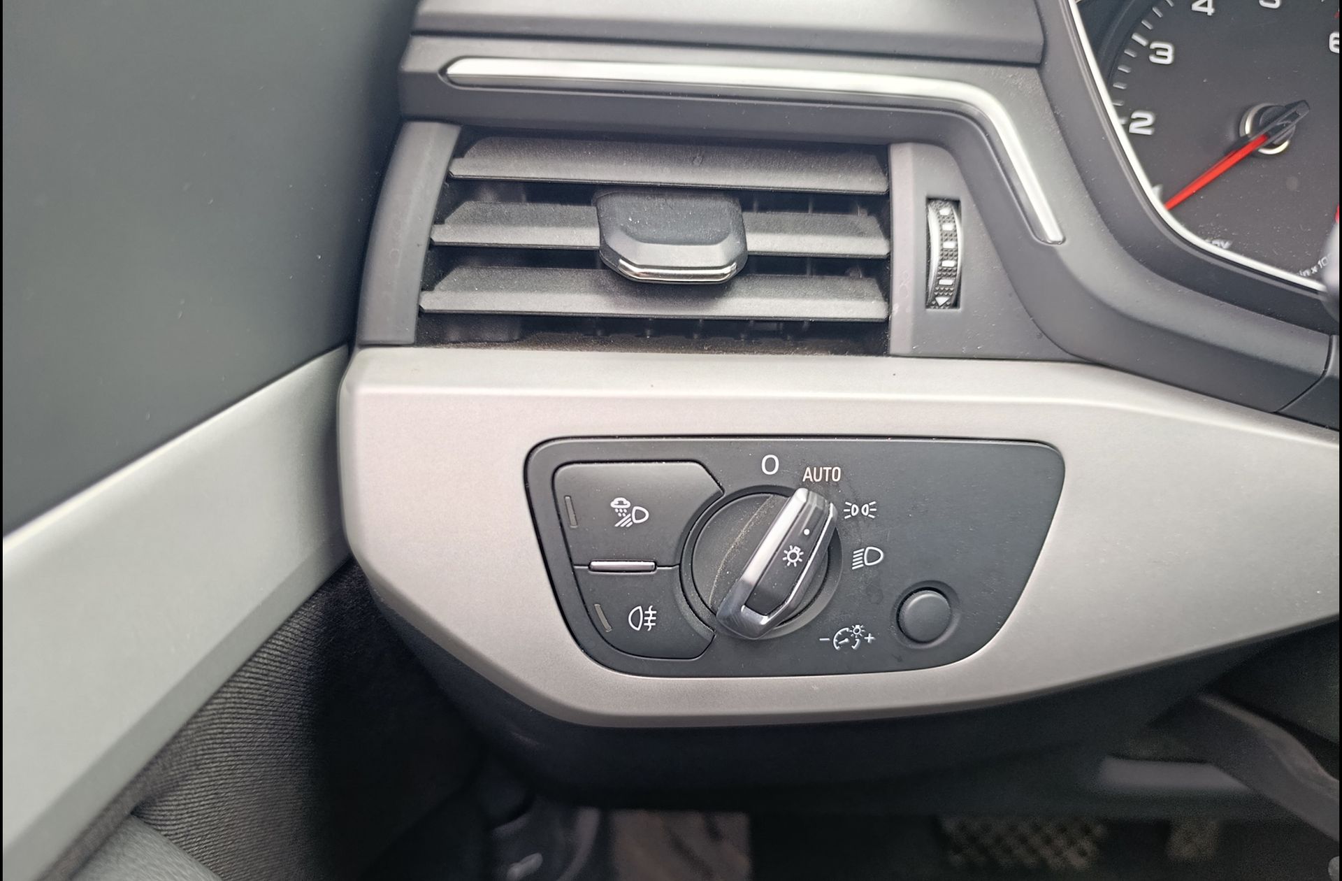 Audi A4 Avant Advanced 35 TFSI S tronic - foto 30